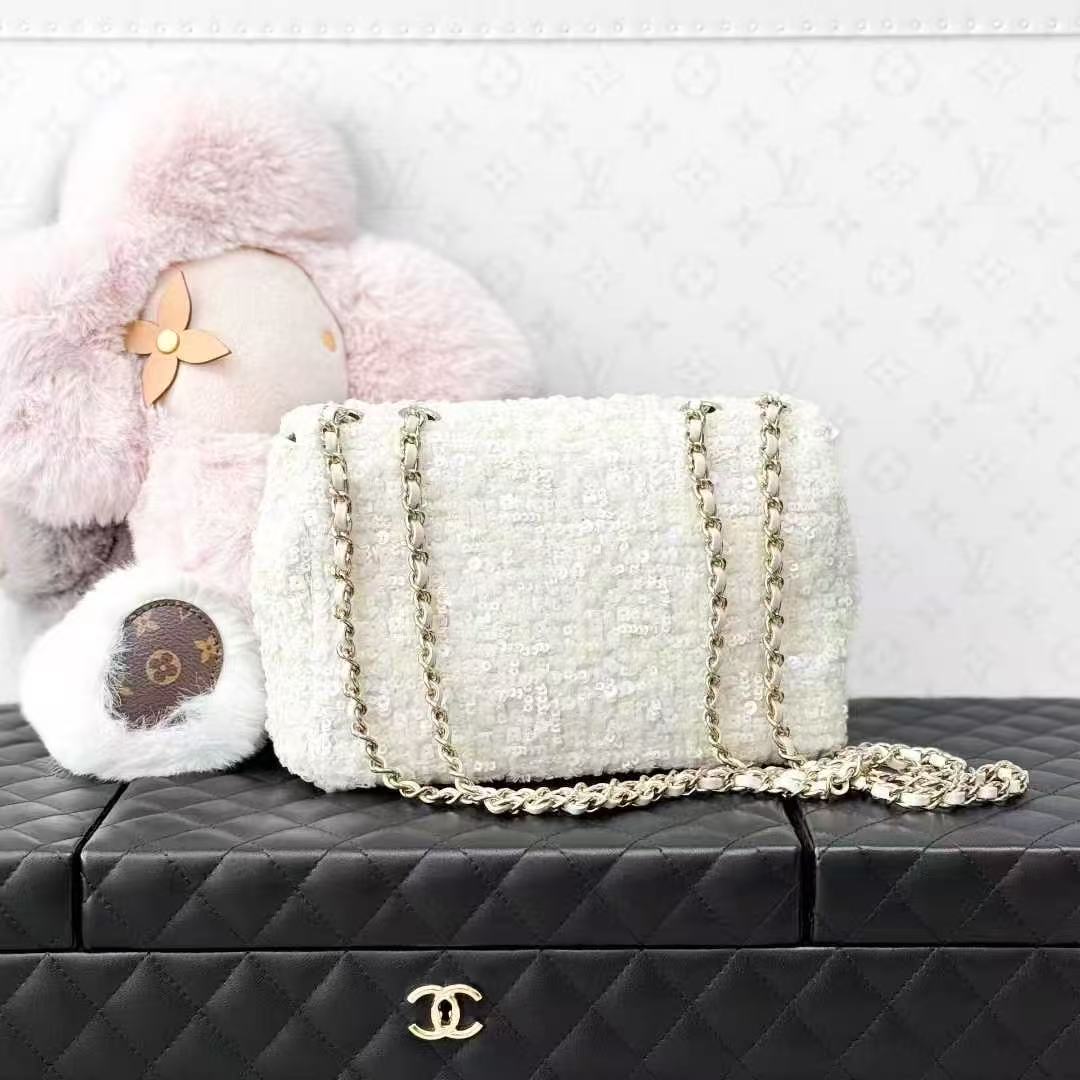 Chanel 20K White Woven Patchwork Sequined CF Chain Bag