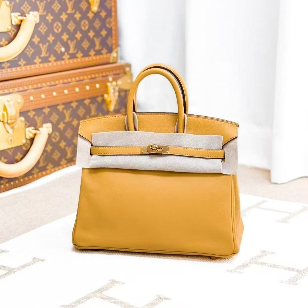 Hermes Birkin 25 in Sesame with Gold Hardware in Swift Leather