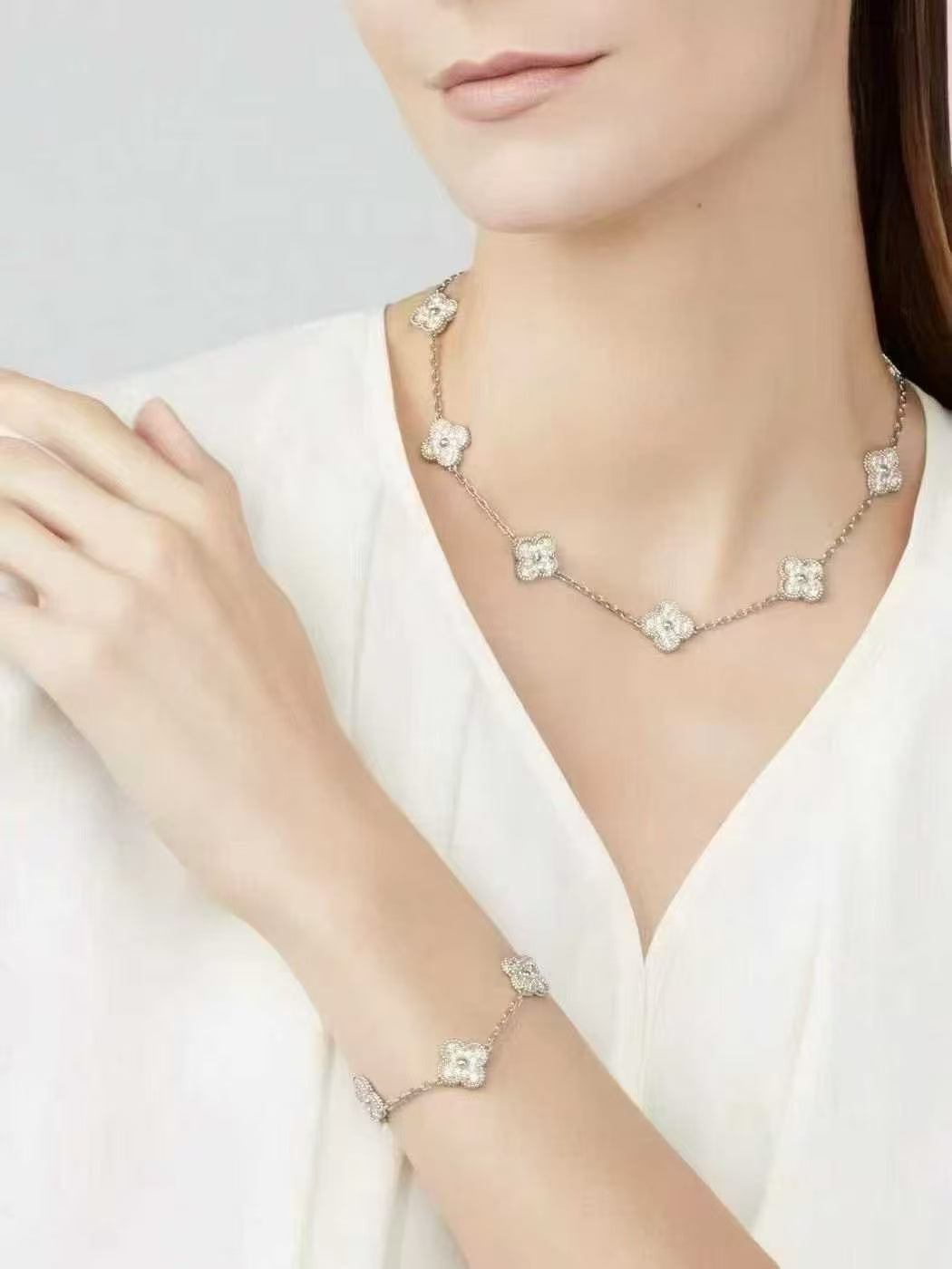 Van Cleef & Arpels Vintage Alhambra White Gold Diamond-Set Four-Leaf Clover Ten-Flower Necklace
