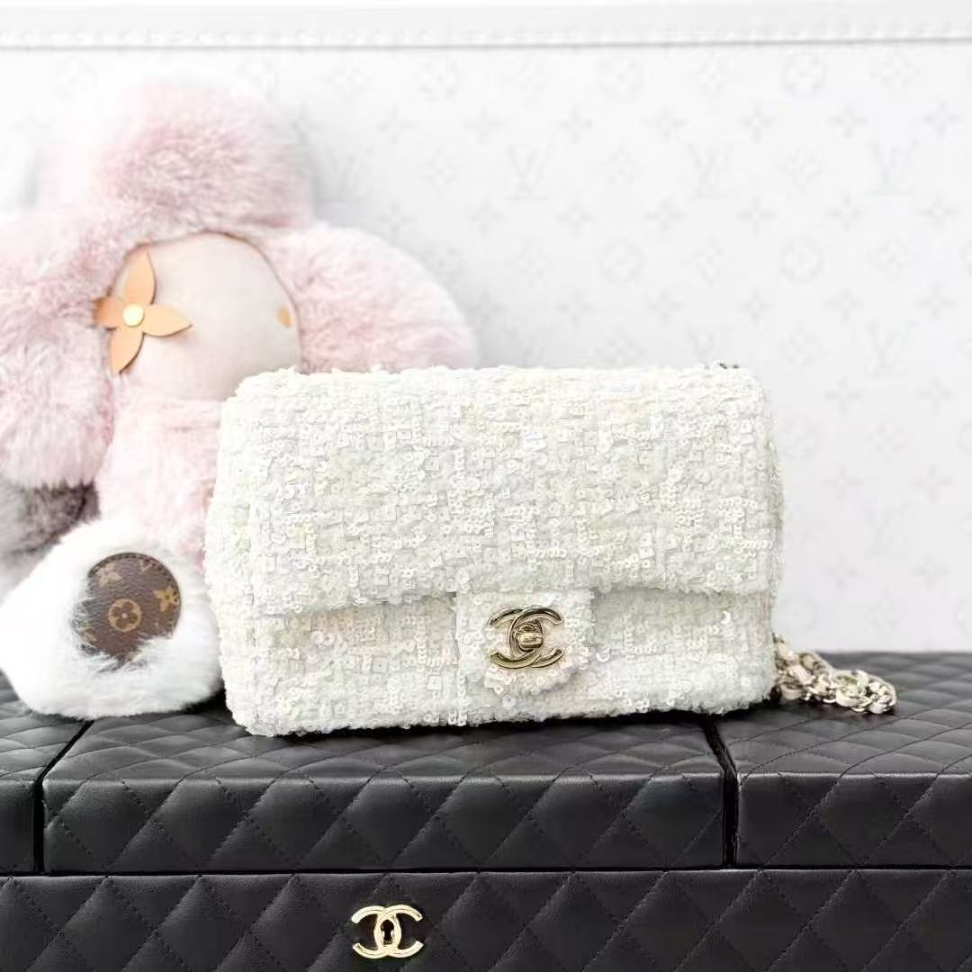 Chanel 20K White Woven Patchwork Sequined CF Chain Bag