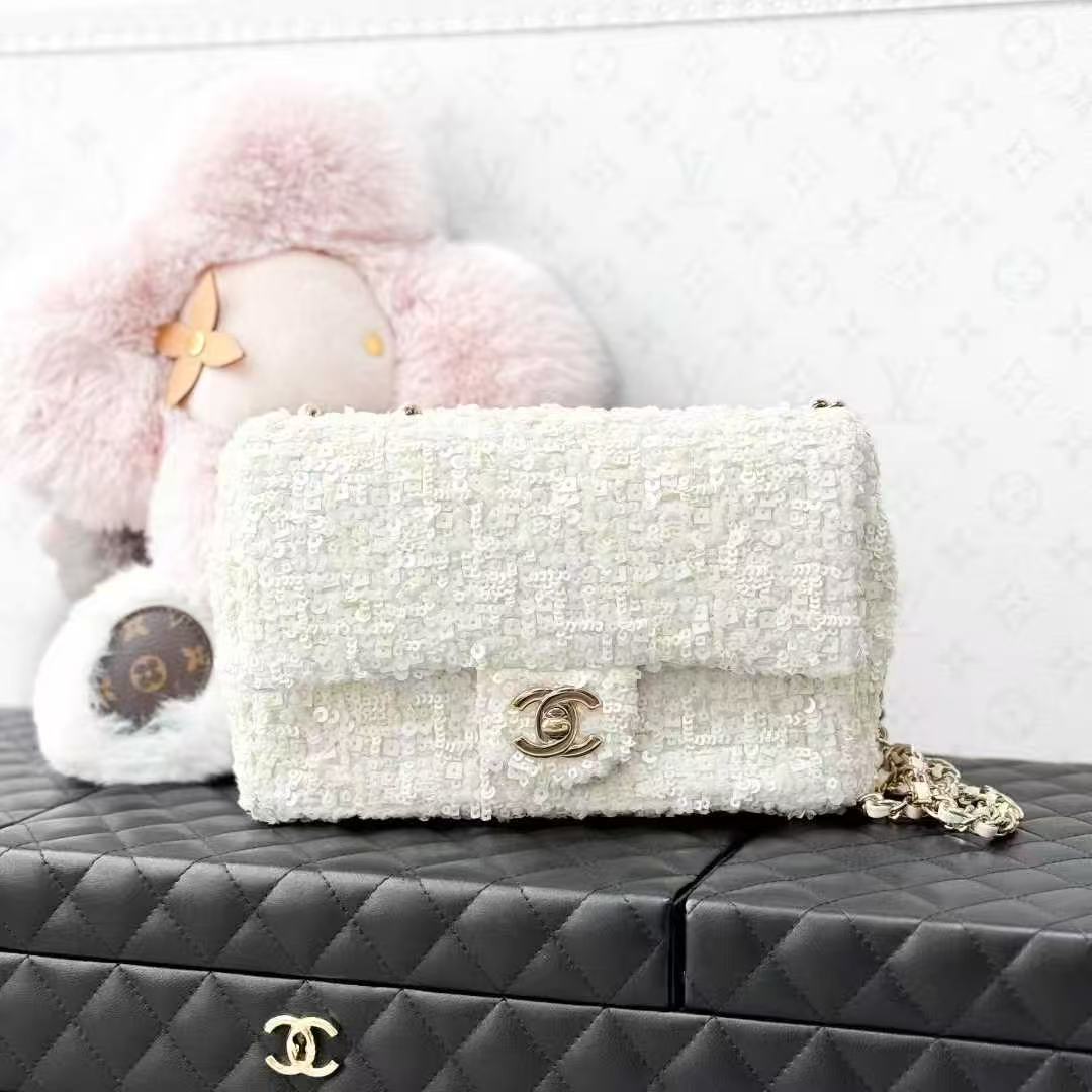 Chanel 20K White Woven Patchwork Sequined CF Chain Bag