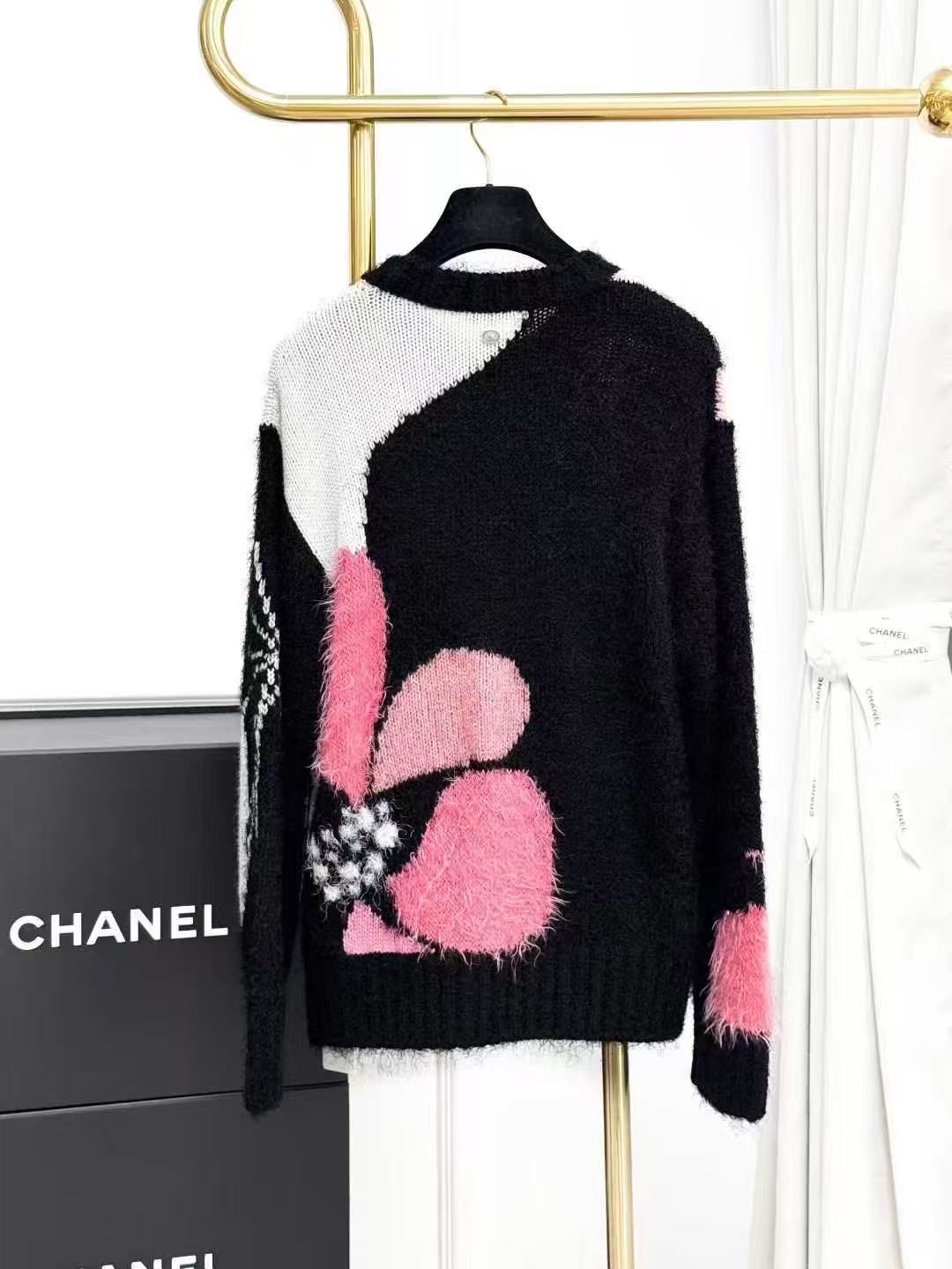 Chanel 23K Black and Pink Floral Round-Neck Long-Sleeve Sweater
