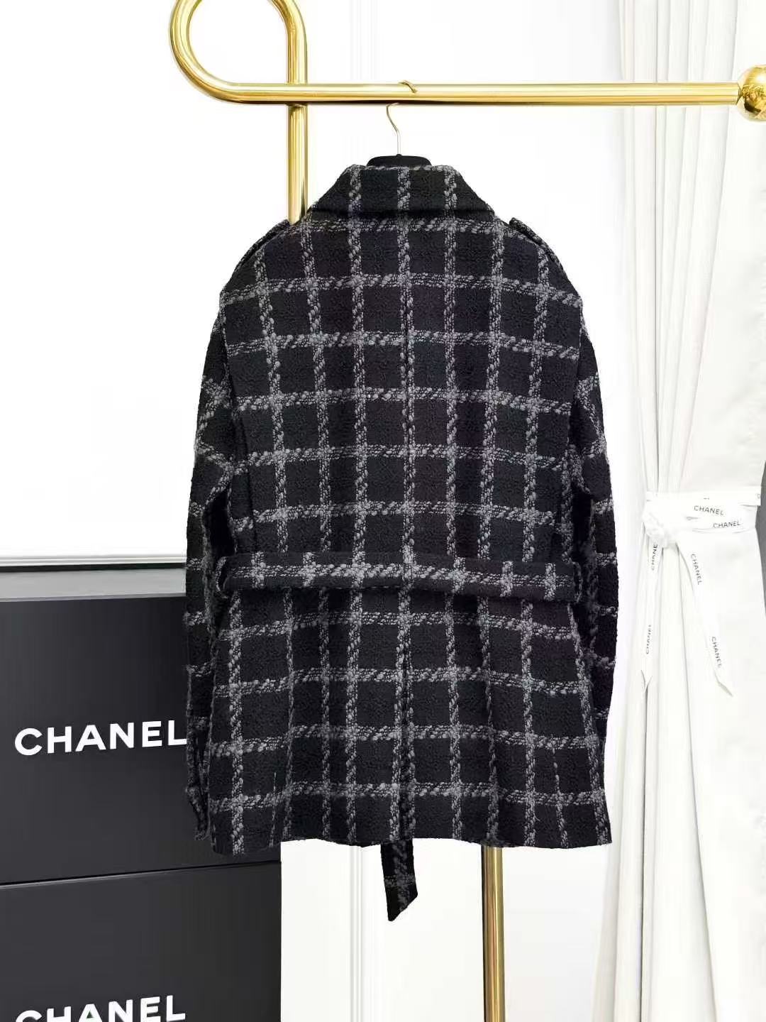 Chanel 22K Fall/Winter Bestseller Black-and-Gray Checkered Four-Pocket Jacket