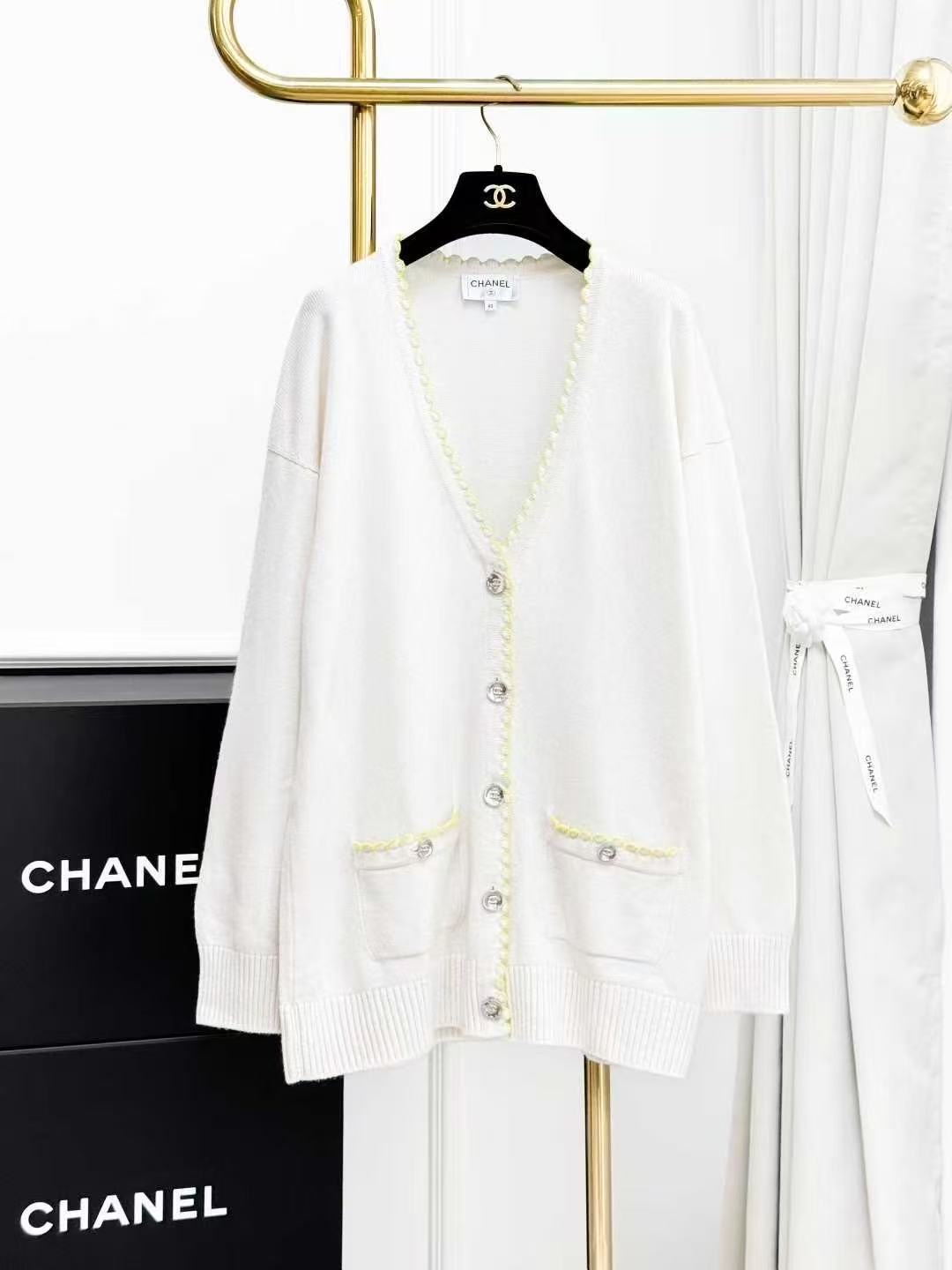 Chanel 25C White and Yellow Wave-Patterned Long-Sleeve Knit Cardigan