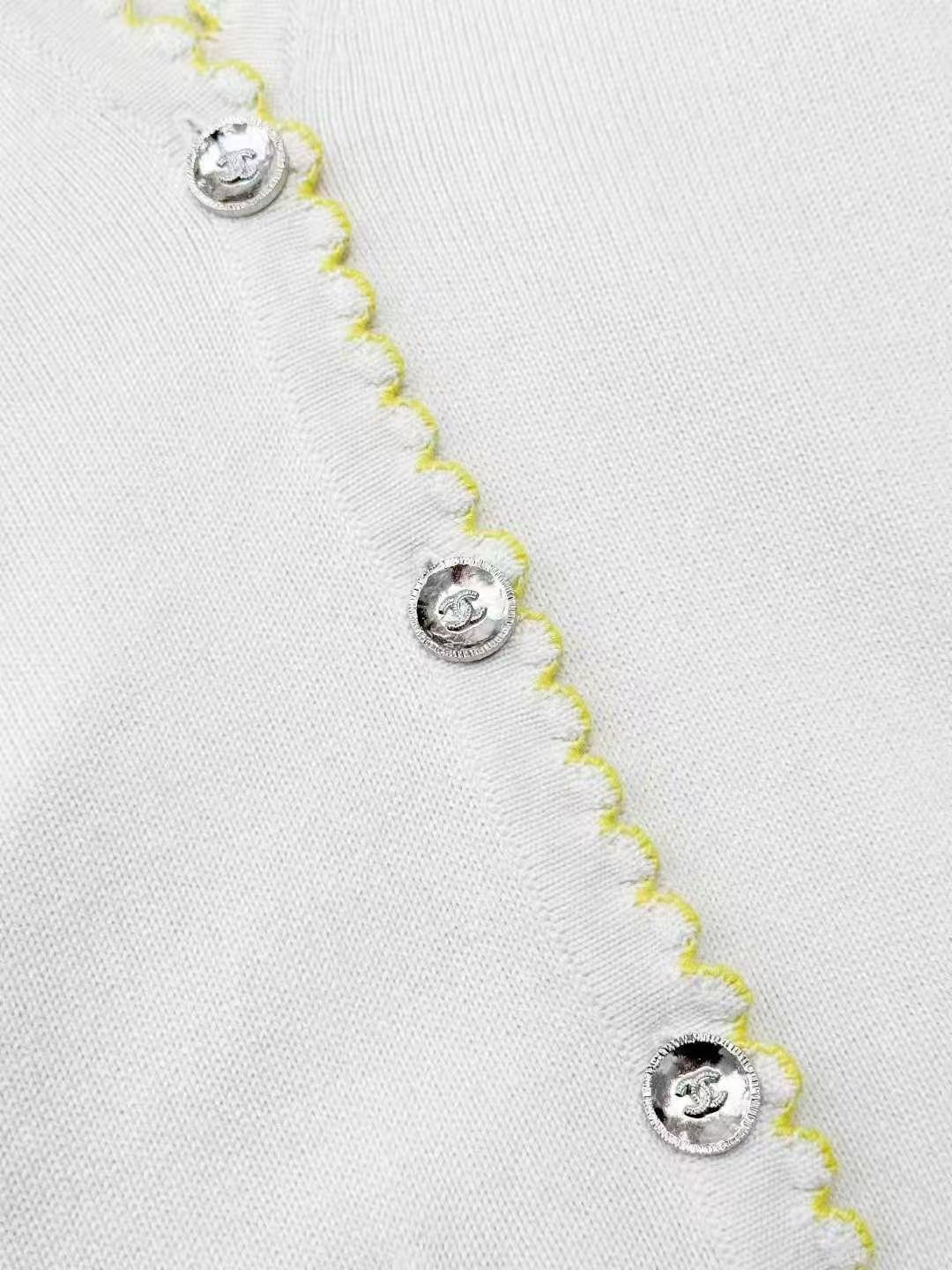 Chanel 25C White and Yellow Wave-Patterned Long-Sleeve Knit Cardigan