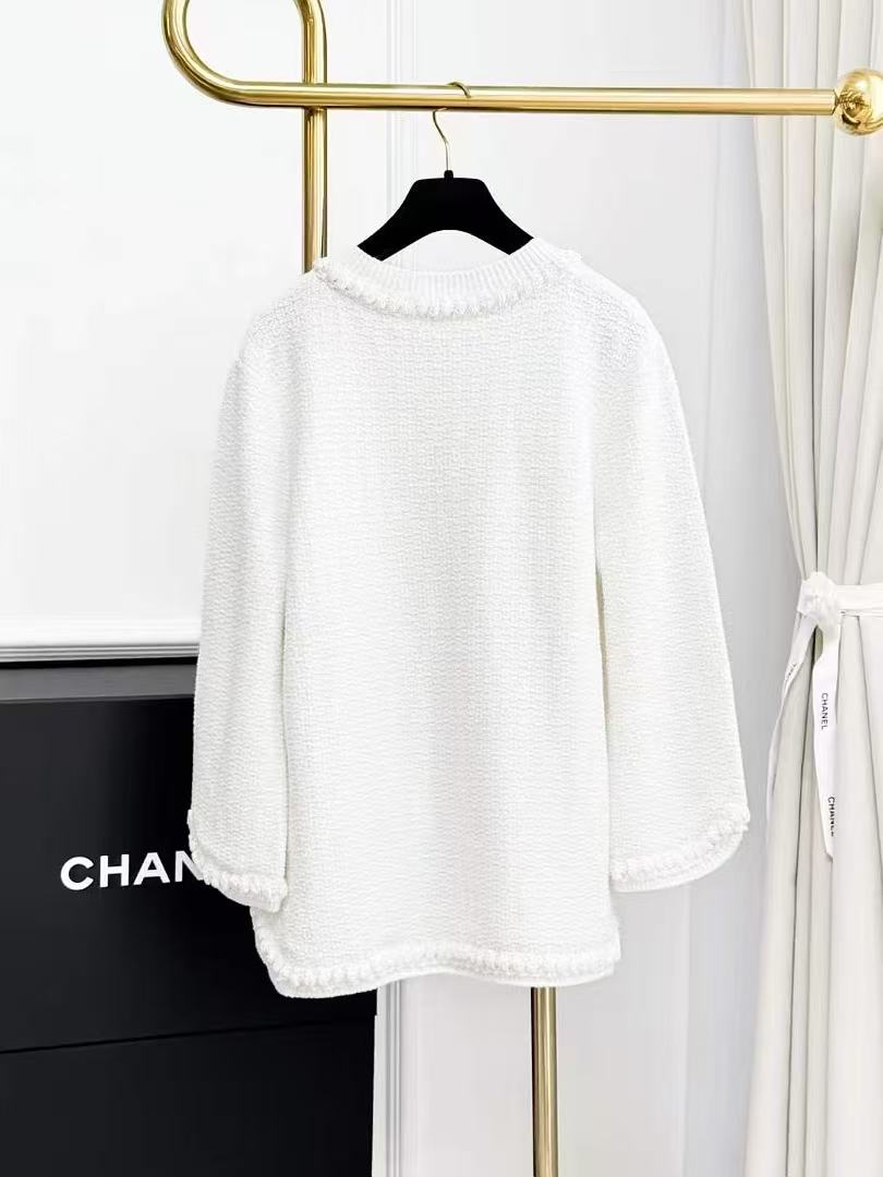 Chanel 25P White Knit Pocket Top with Pearl Stud Button