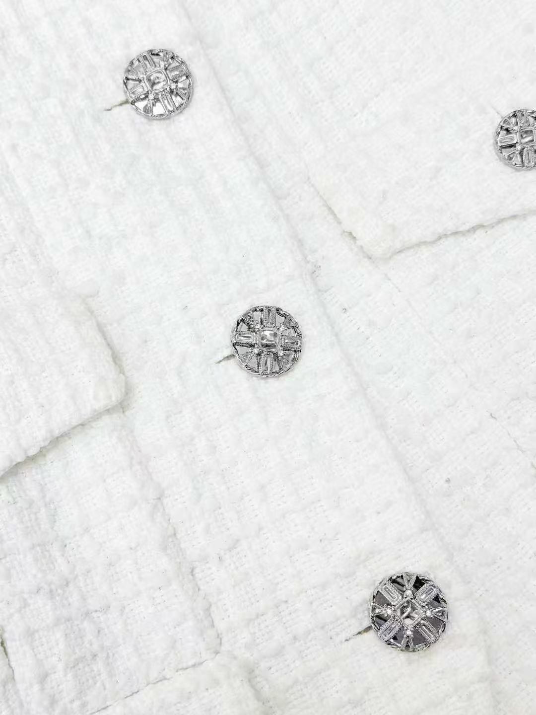 Chanel 22C White Diamond Buckle Round Neck Long Sleeve Jacket
