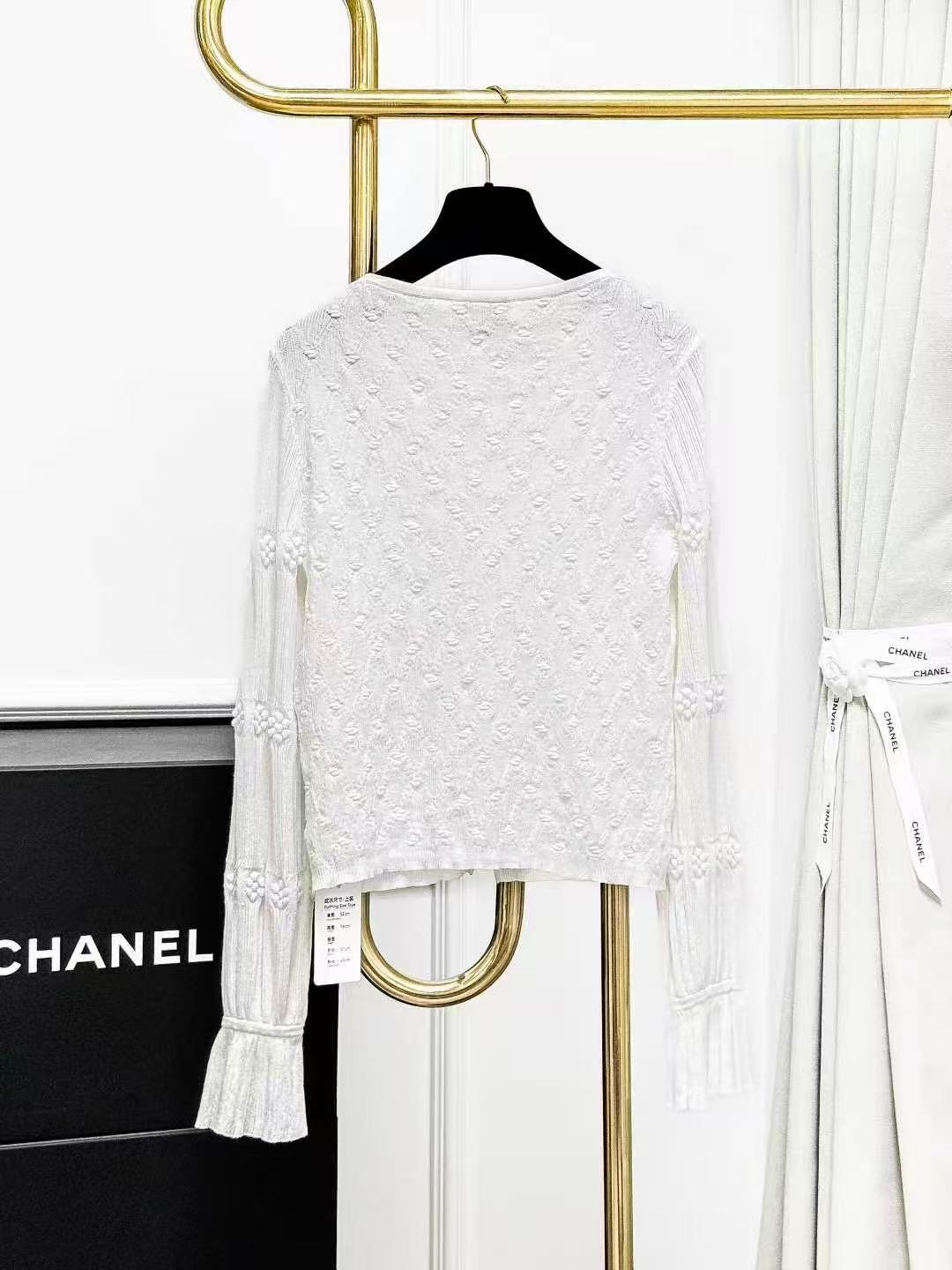 Chanel 24P Bestselling White Diamond-Quilted Long-Sleeve Knit Cardigan
