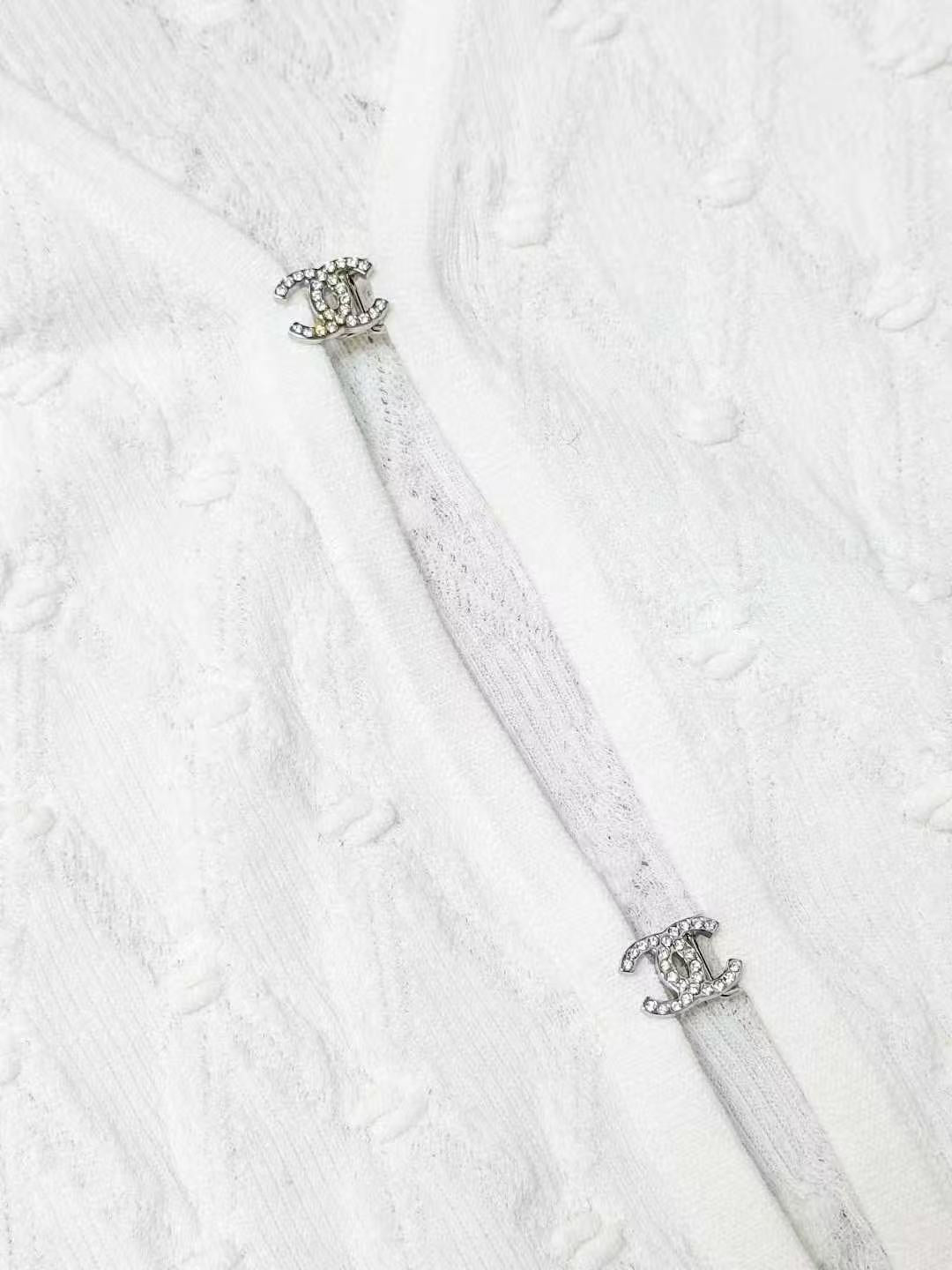 Chanel 24P Bestselling White Diamond-Quilted Long-Sleeve Knit Cardigan