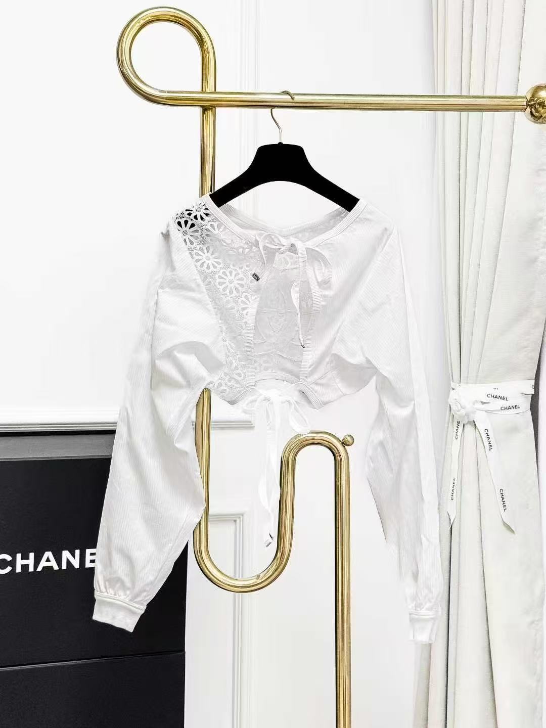 Chanel 25C Pre-Spring White Lace-Up Double C Backless Top