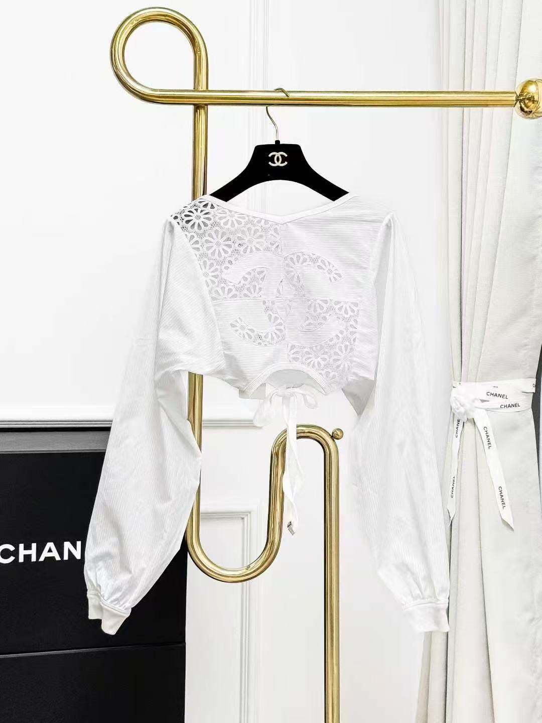 Chanel 25C Pre-Spring White Lace-Up Double C Backless Top