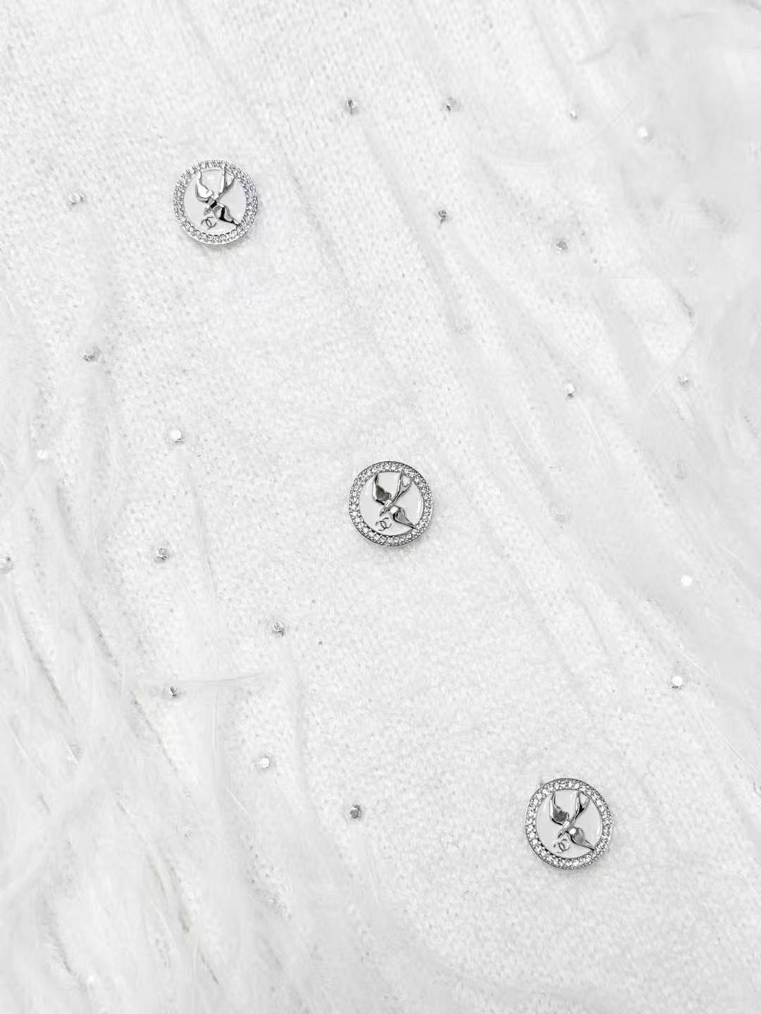 Chanel 25S White Beaded and Rhinestone-Embellished Feather-Trimmed Short-Sleeved Knitted Cardigan