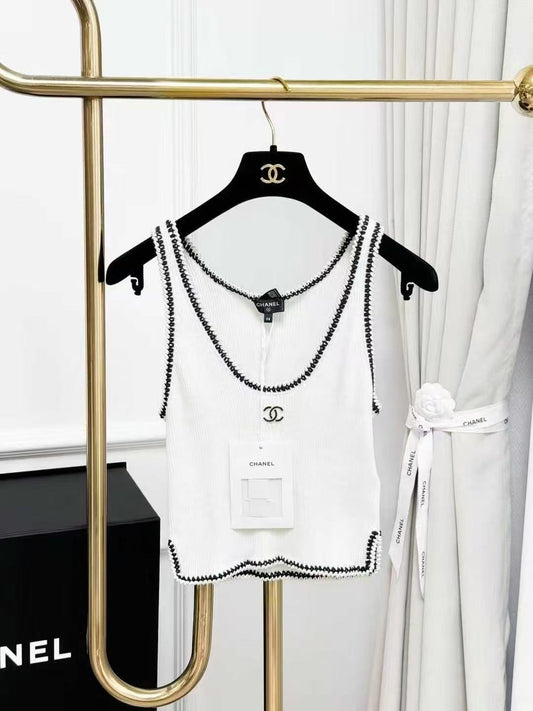 Chanel 22C White Knitted Vest with Black Trim