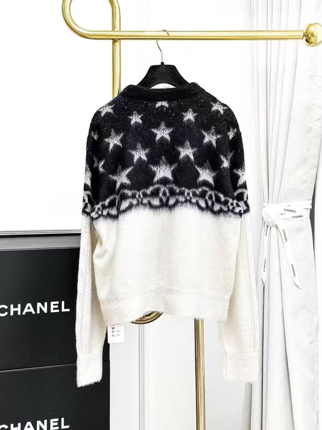 Chanel 23N Coco Neige Black and White Colour-Blocked Long-Sleeved Knitted Top