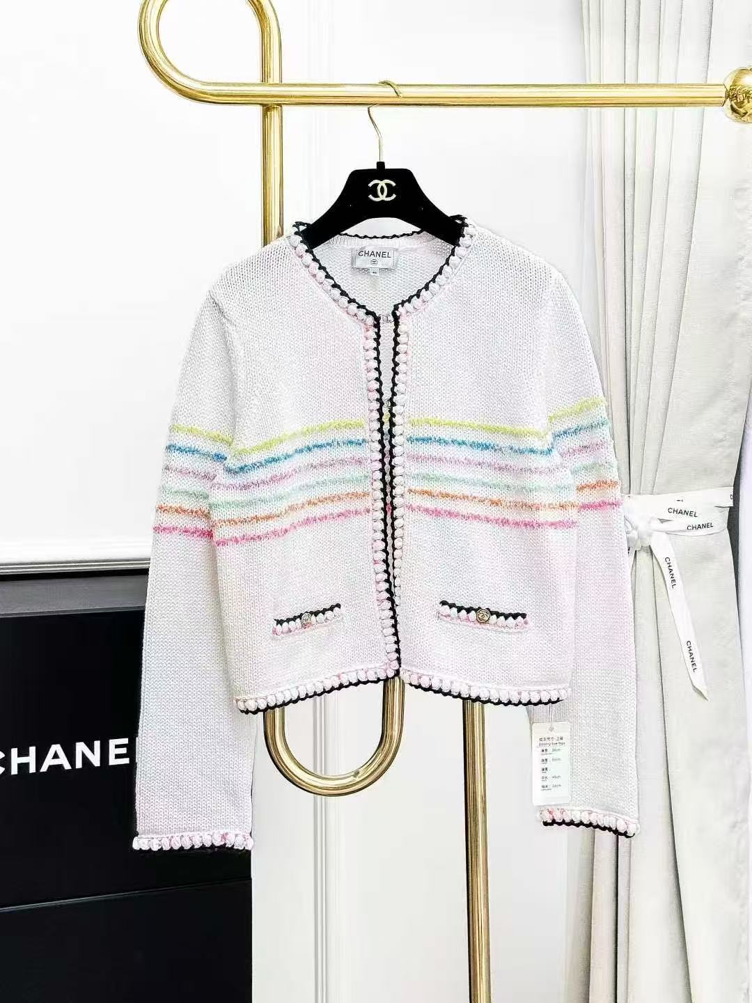 Chanel 24S Colour-Blocked Double-C Buckle Knitted Cardigan