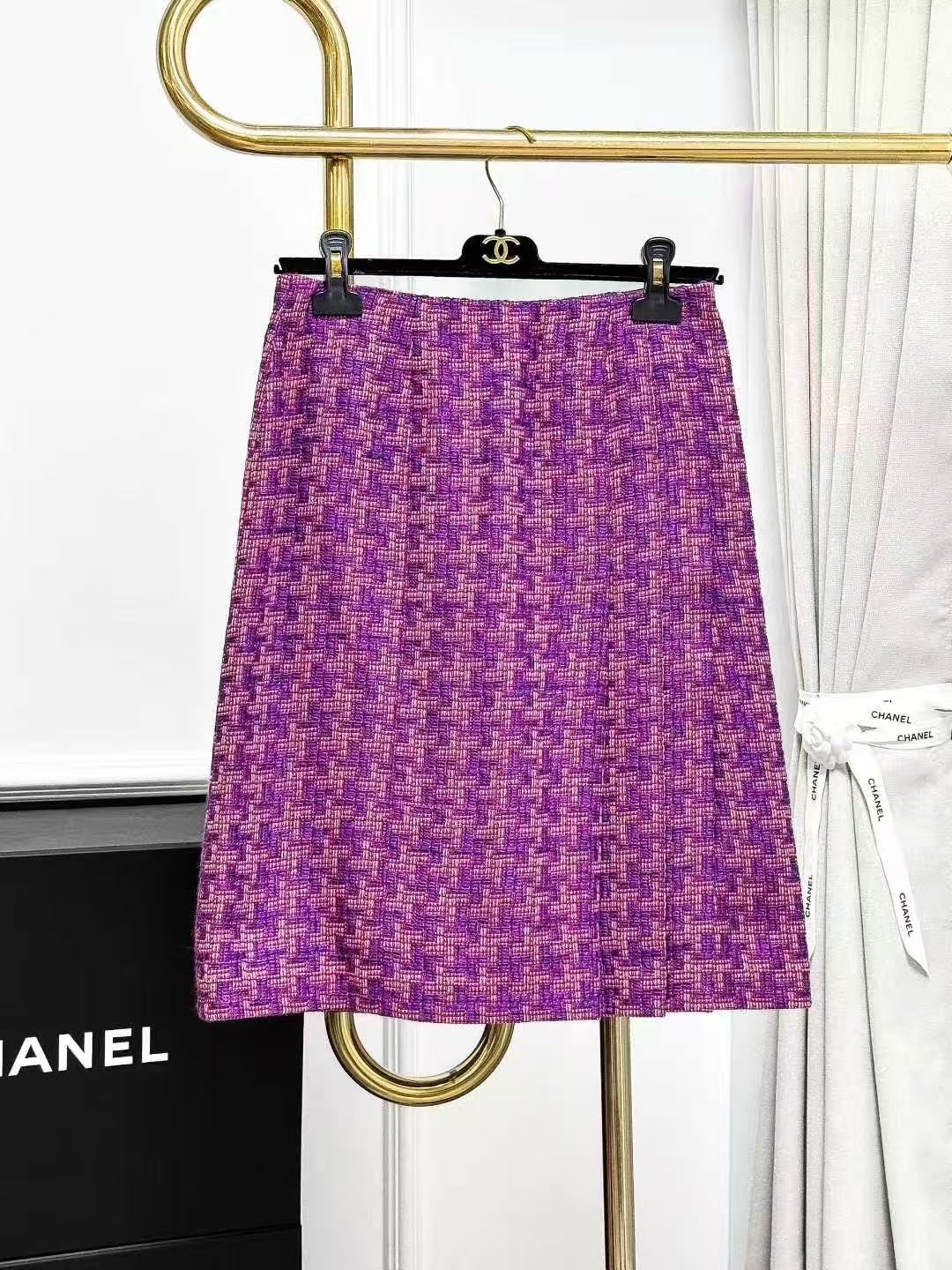 Chanel 01P Spring/Summer Pink-Purple Houndstooth Knitted Jacket and Skirt Ensemble