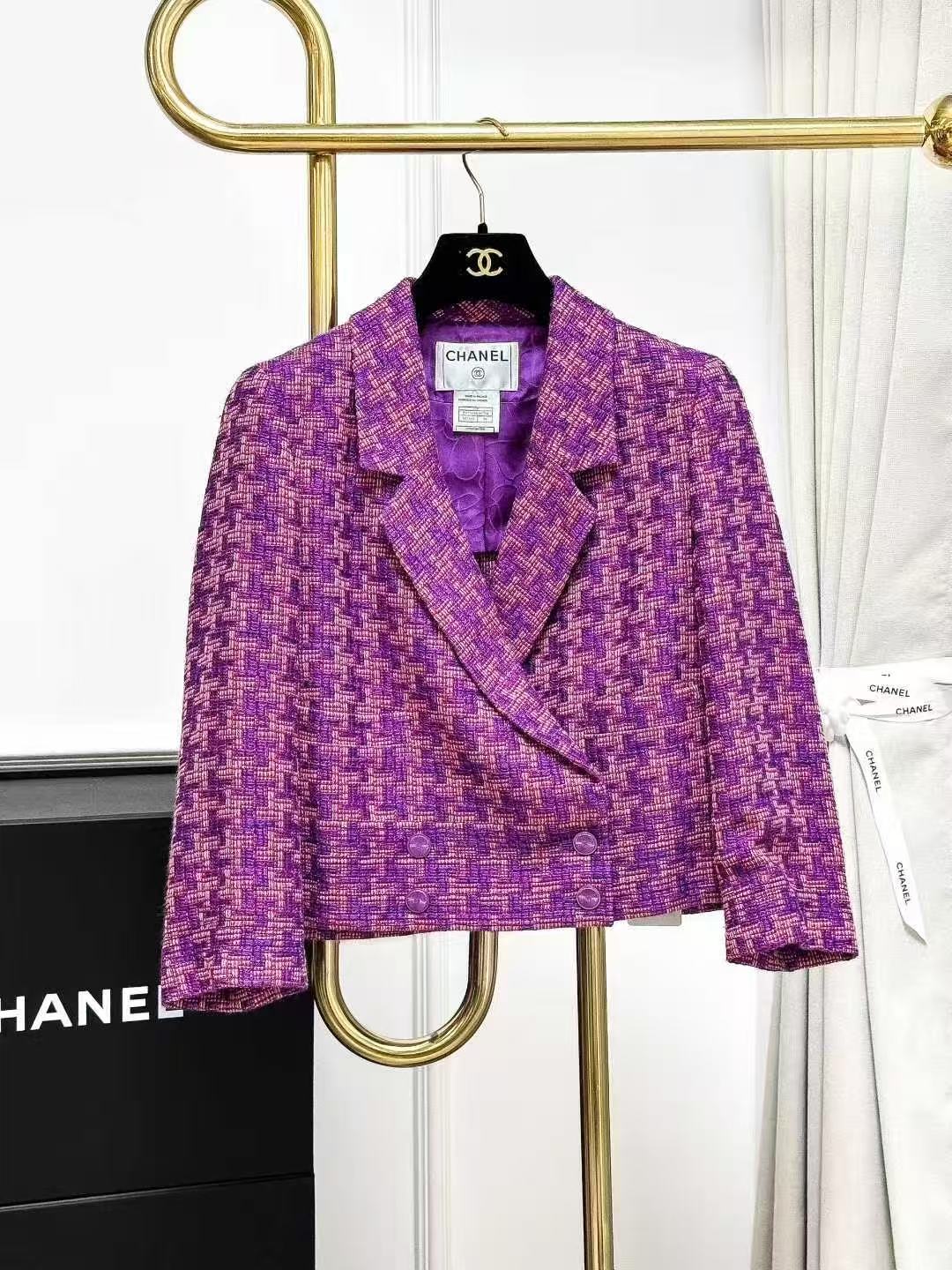 Chanel 01P Spring/Summer Pink-Purple Houndstooth Knitted Jacket and Skirt Ensemble