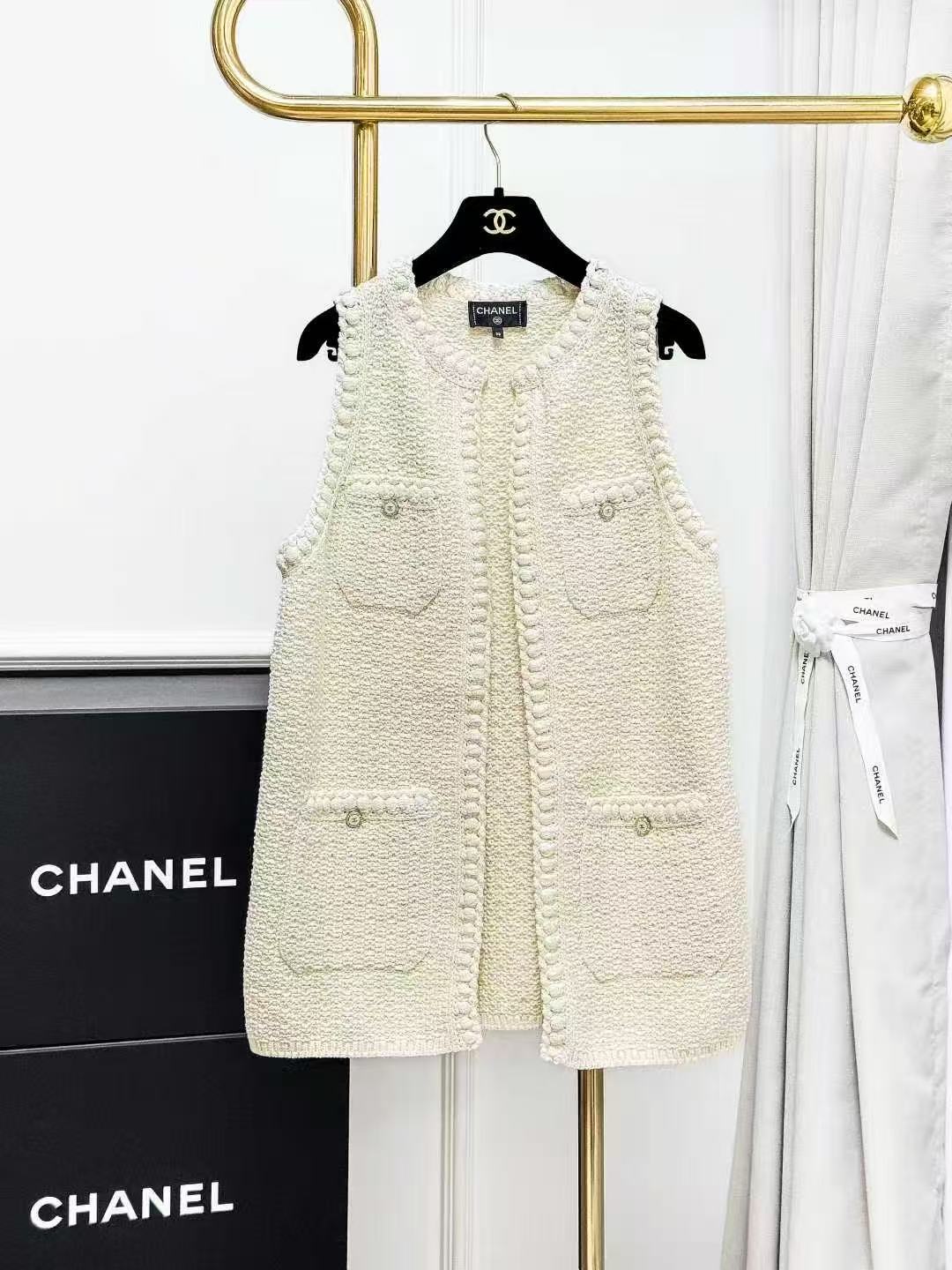 Chanel 22Spring/Summer Off-White Four-Pocket Knitted Waistcoat