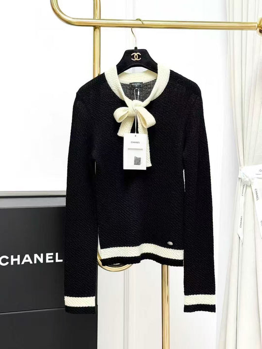Chanel 24K Autumn/Winter Off-White Bow Black Knitted Top