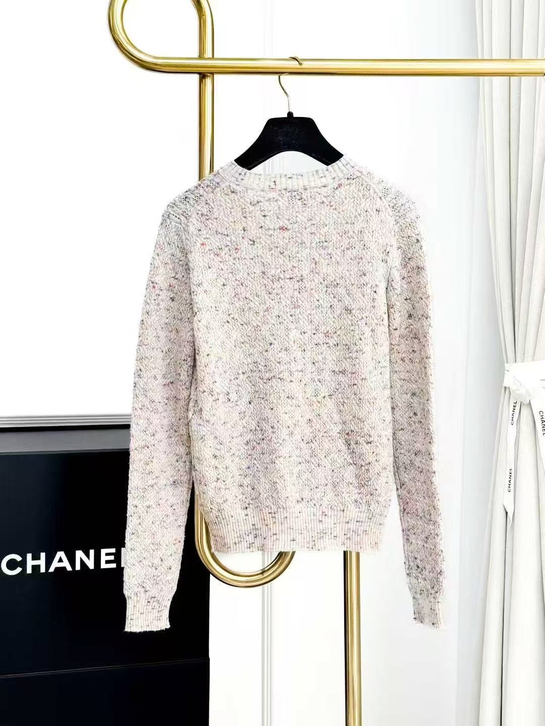 Chanel 25A Oatmeal-Coloured Melange Round-Neck Long-Sleeved Knitted Cardigan
