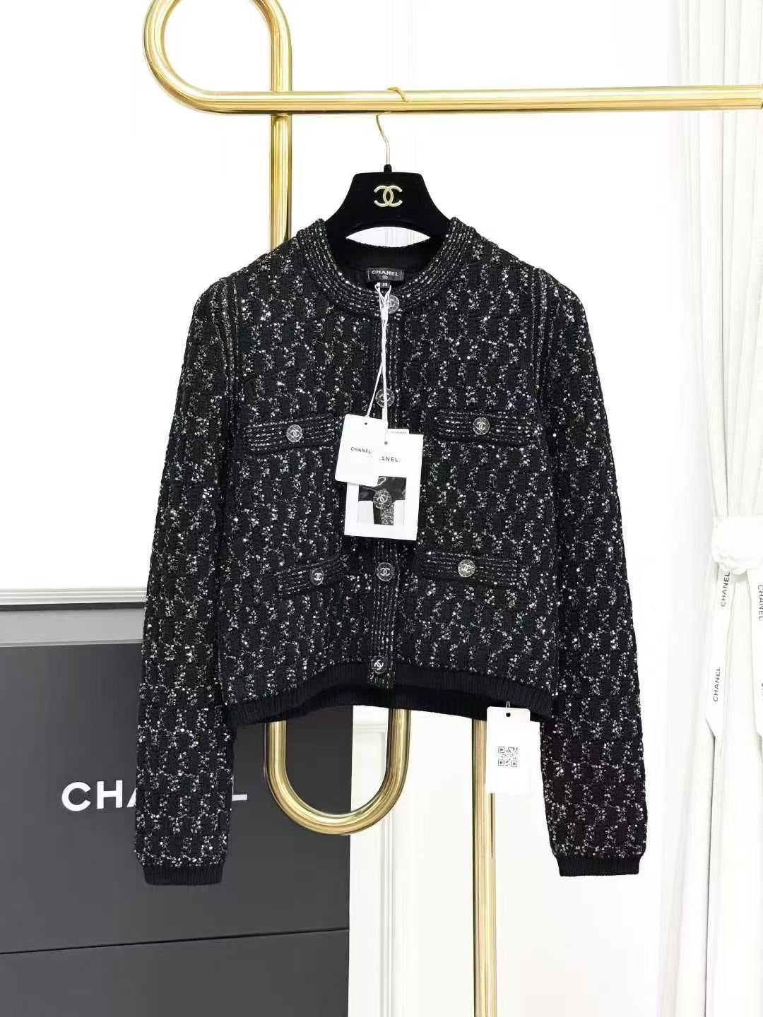 Chanel 21K 钻石镶嵌四口袋黑色圆领开衫