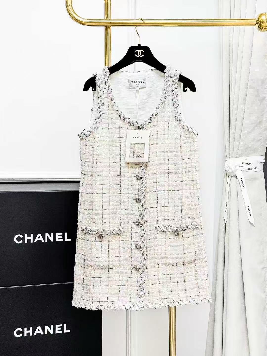 Chanel 25S Off-White Mélange Tartan Tweed Sleeveless Waistcoat