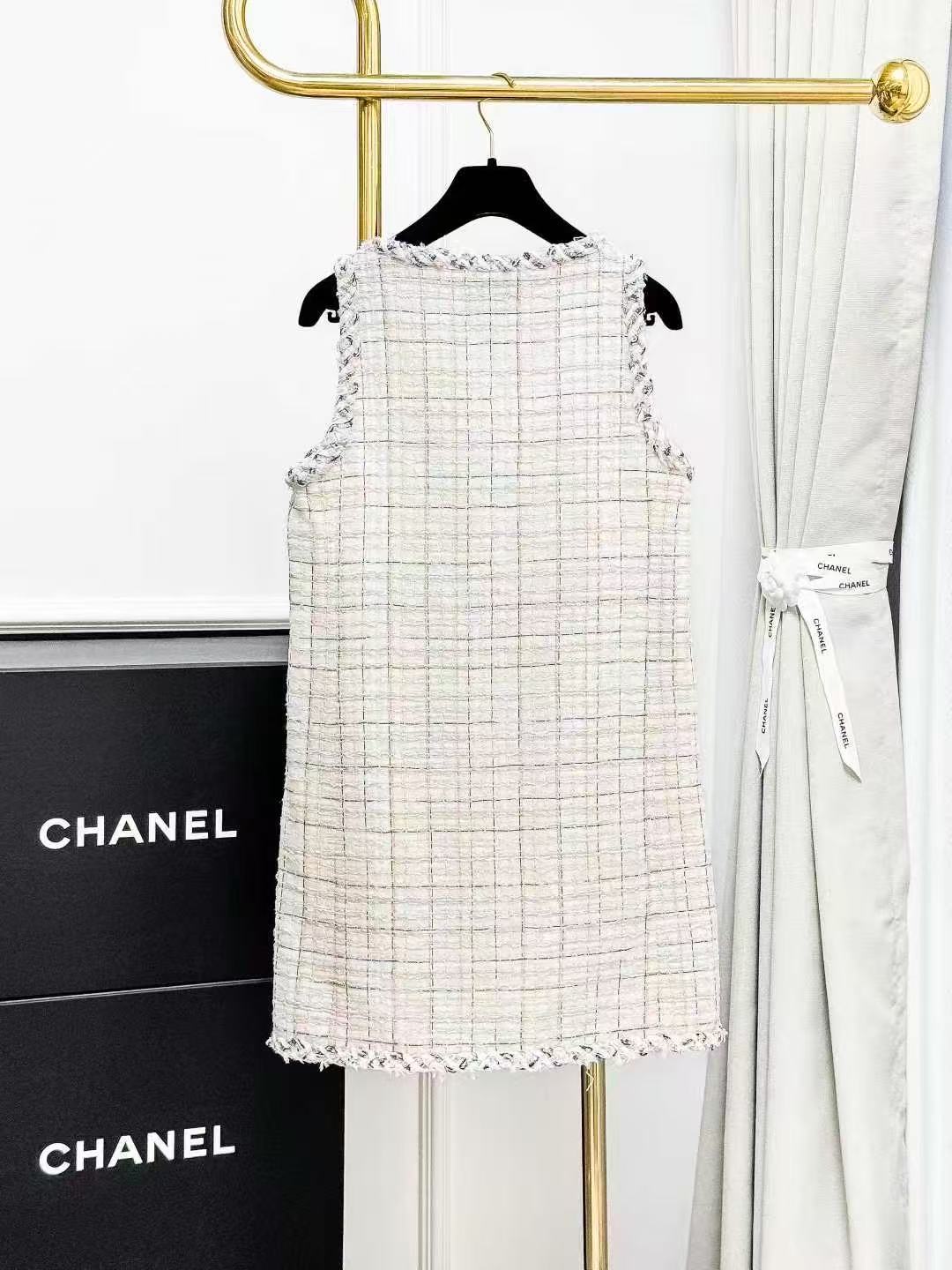 Chanel 25S Off-White Mélange Tartan Tweed Sleeveless Waistcoat