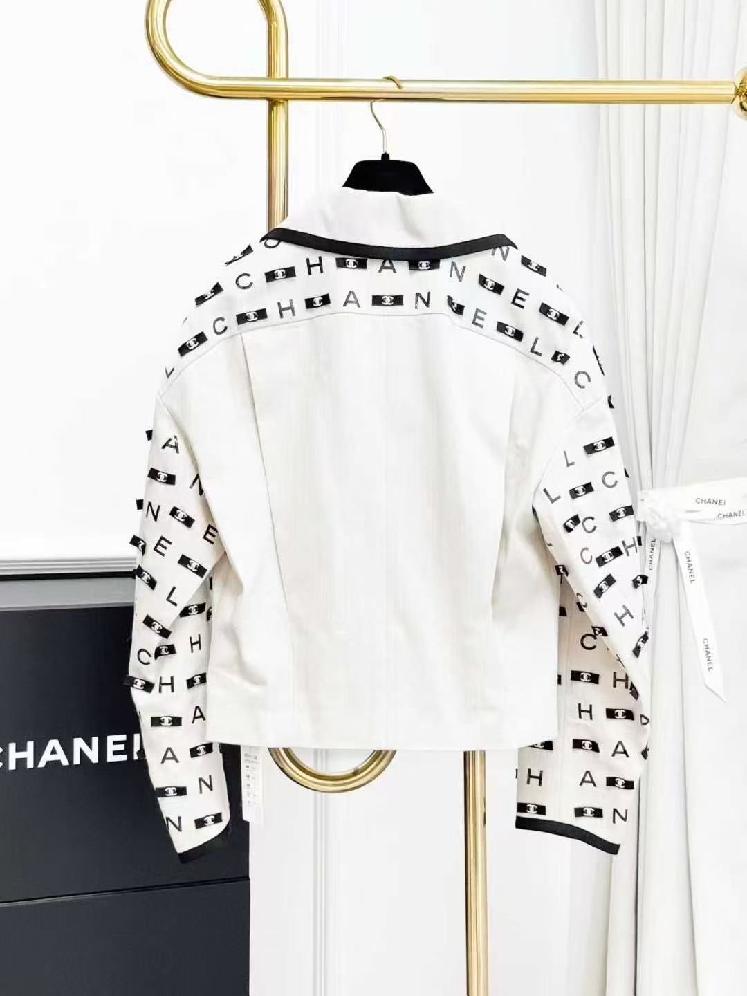 Chanel 21S Three-Dimensional Black Letter Logo Sequined Bow Off-White Jacket