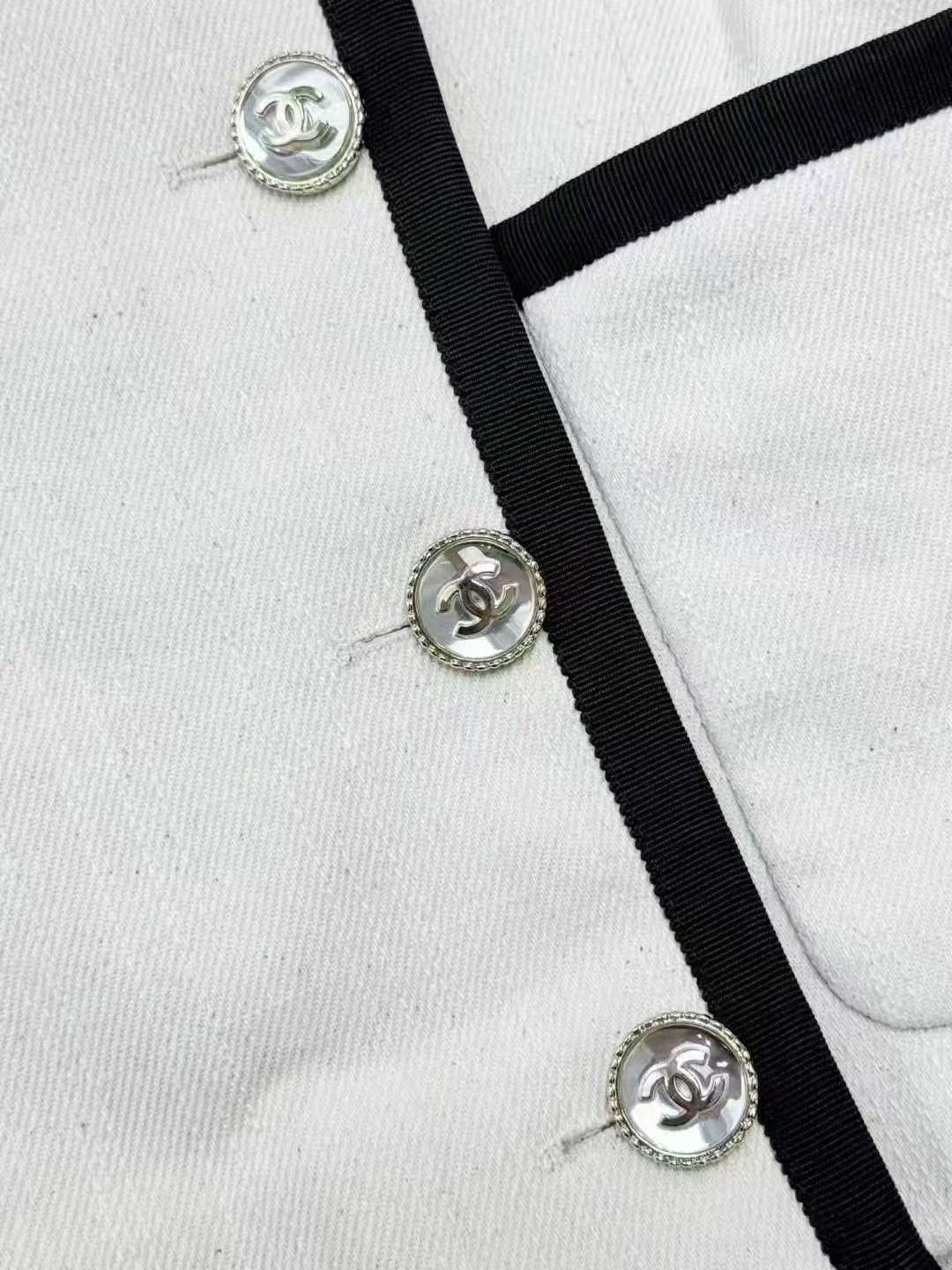 Chanel 21S Three-Dimensional Black Letter Logo Sequined Bow Off-White Jacket