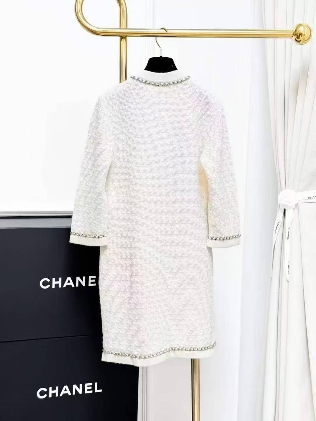 Chanel 23B Off-White Leather Chain-Detailed Double-C Gold Buckle Long Knit Cardigan