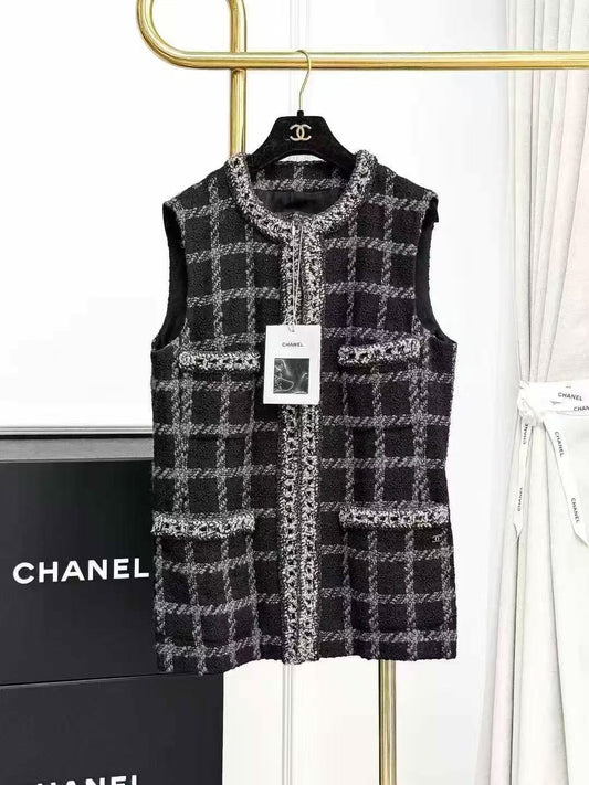 Chanel 22K Black-and-Gray Checkered Four-Pocket Sleeveless Vest