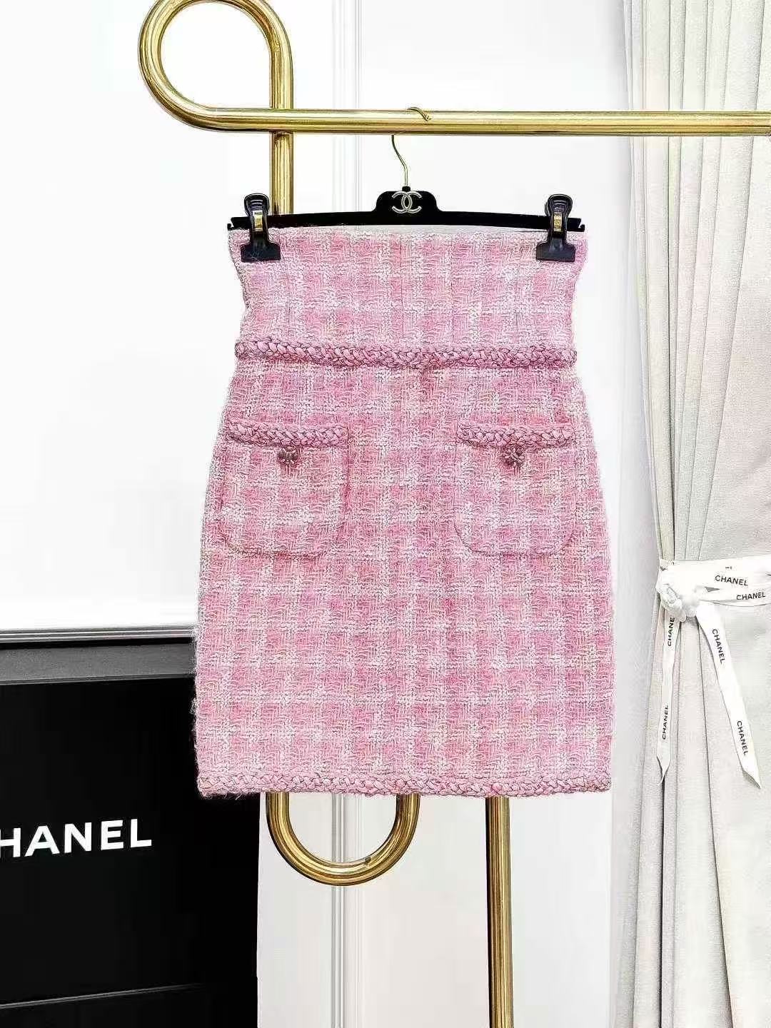 Chanel 14K Supermarket Collection Pink-White Checkered Knit High-Waisted Skirt