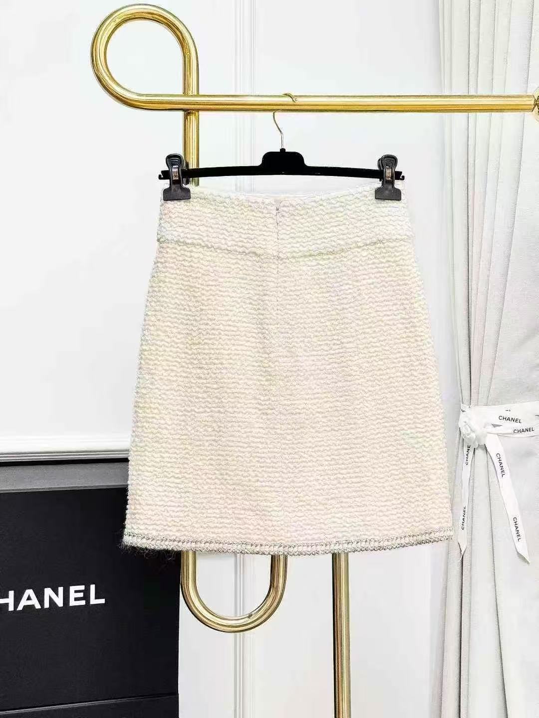 Chanel 17K Ground Control Collection Cream-White Skirt with Silver Trim