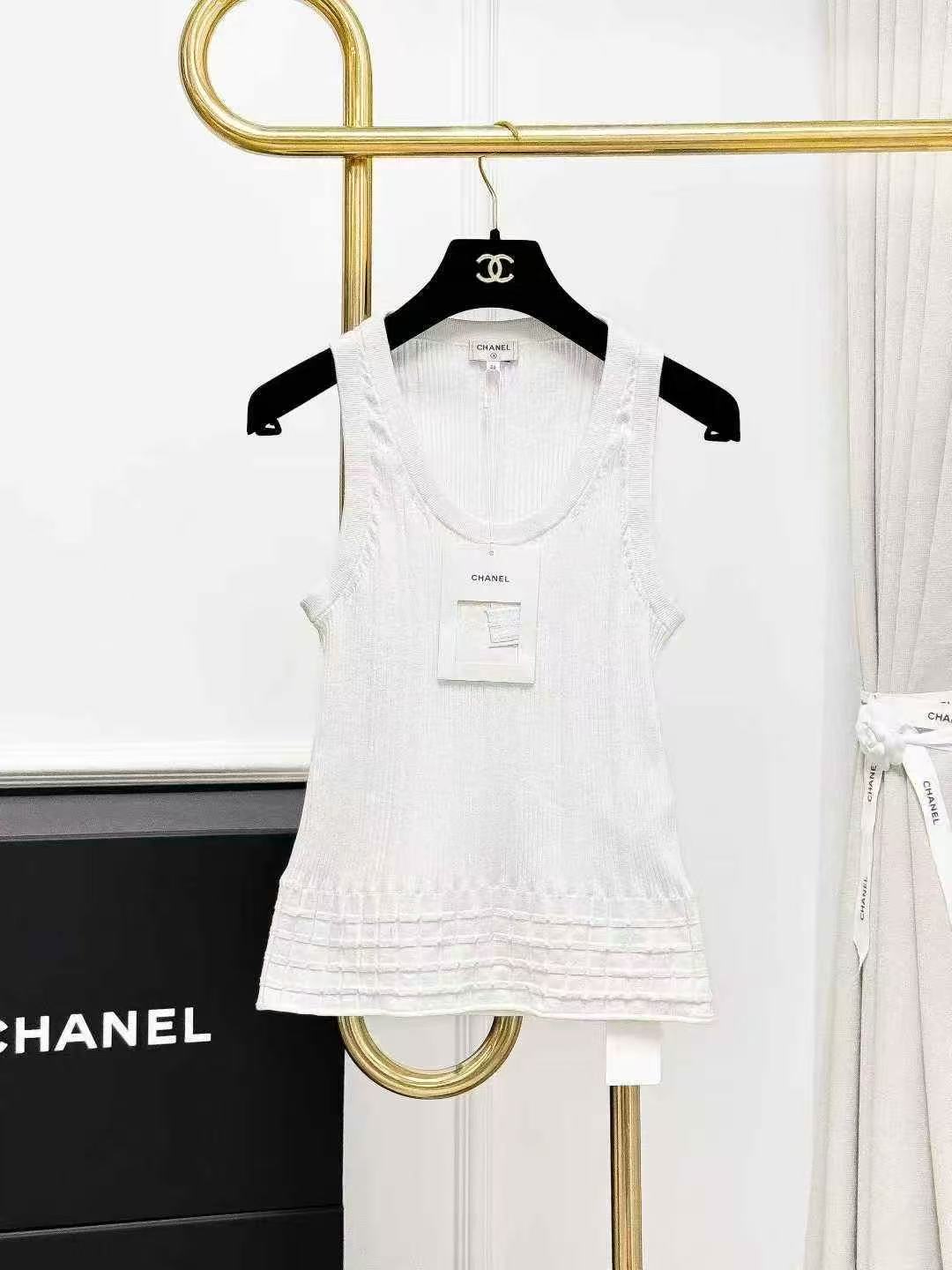 Chanel 25P White Vertical Stripe Checkered Knit Vest