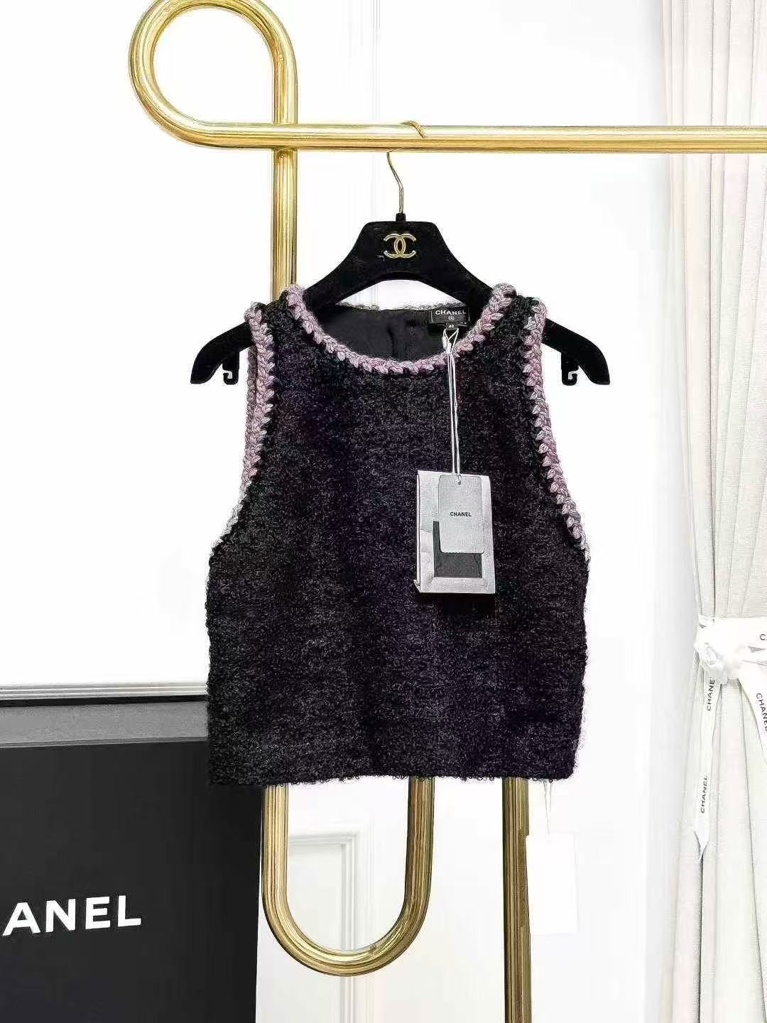 Chanel 24K Black Tweed Vest with Pink Trim