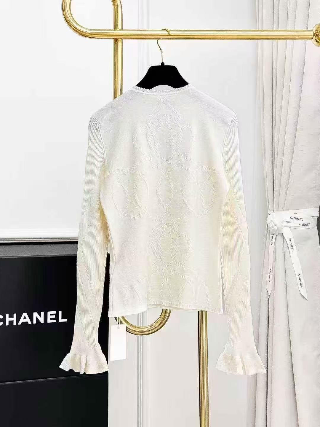 Hermes 25 New Beige Long-Sleeve Knit Top with Flared Hem