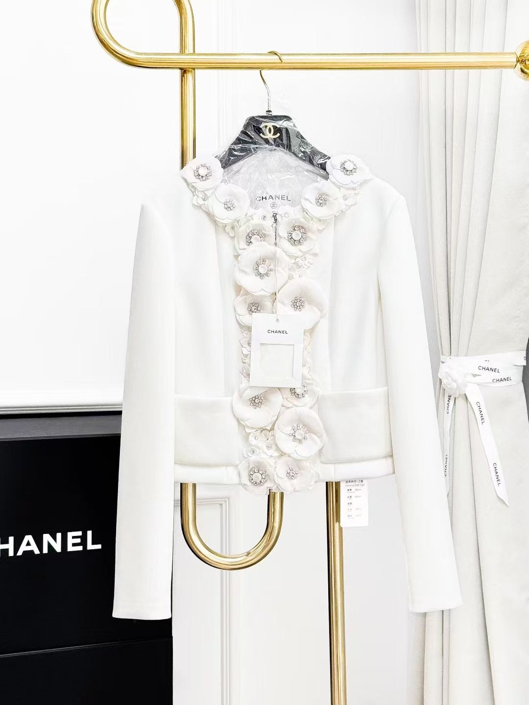 Chanel 25C Pre-Spring White Heavy-Work Camellia Jacket