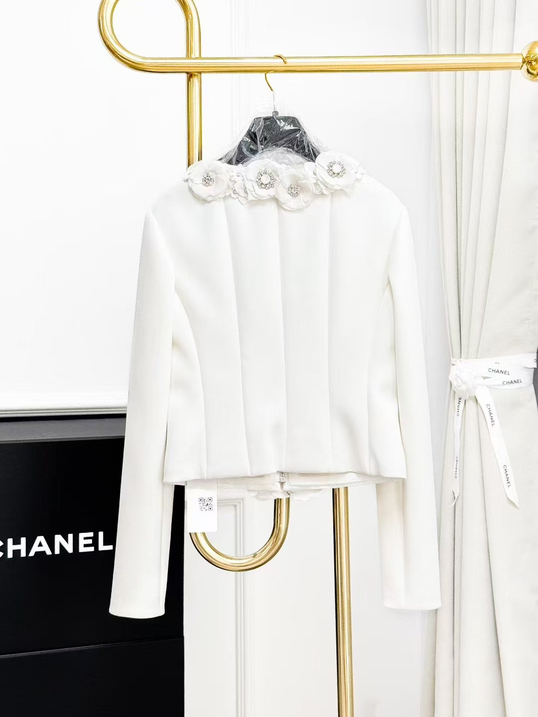 Chanel 25C Pre-Spring White Heavy-Work Camellia Jacket