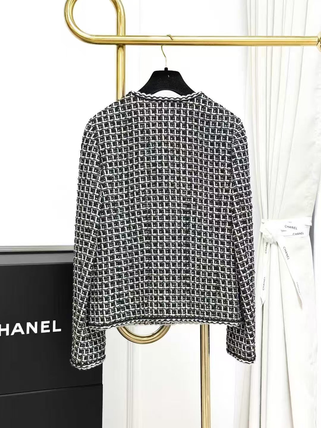 Chanel 25C Classic Four-Pocket Round-Neck Jacket in Black-and-White Check