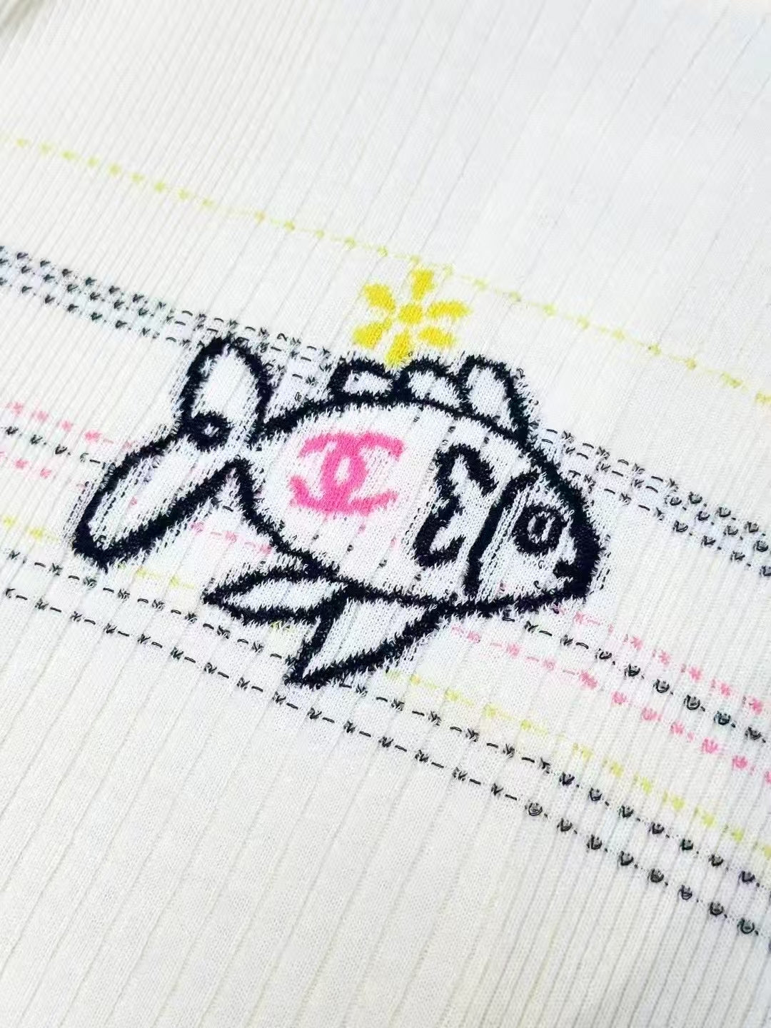 Chanel 25C Fish Pattern Off-White Short-Sleeve Knit Top