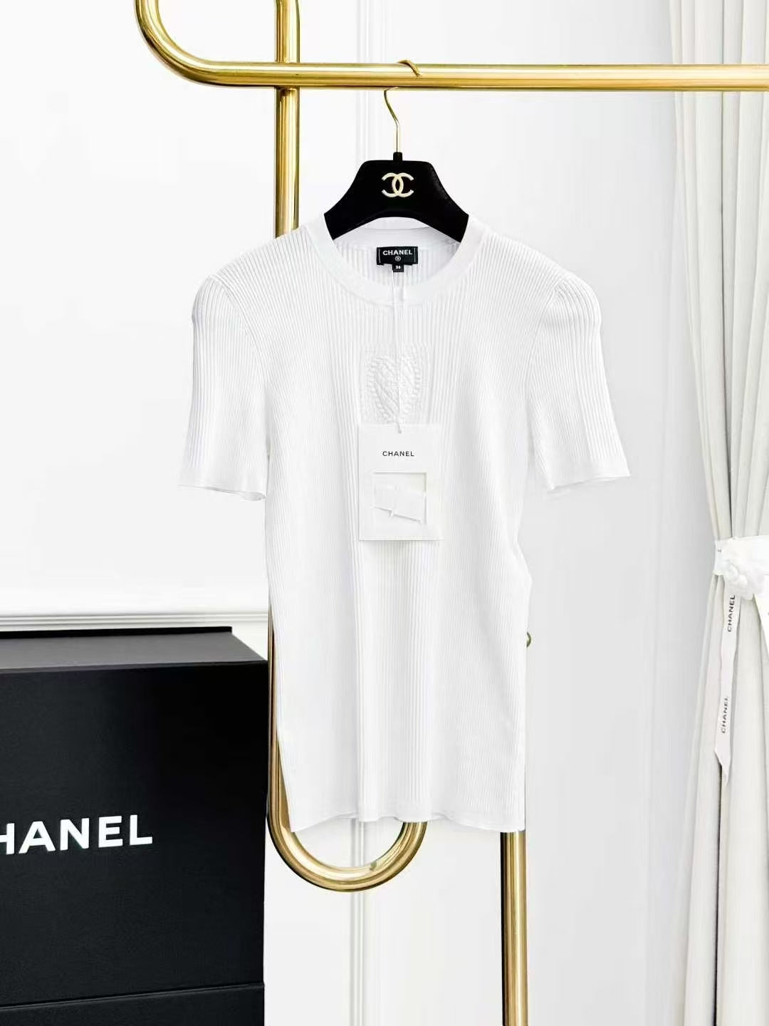 Chanel 25B White Heart Pattern Short-Sleeve Knit Top
