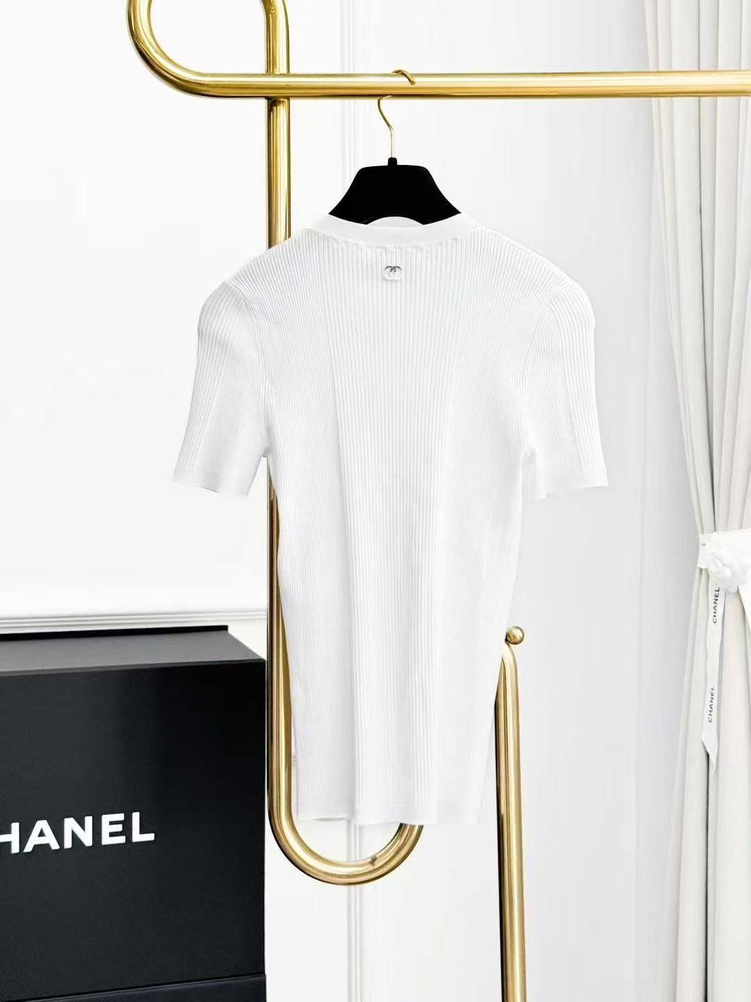 Chanel 25B White Heart Pattern Short-Sleeve Knit Top
