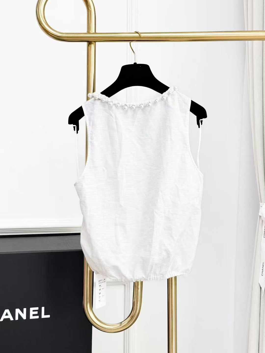 Chanel 25P White Pearl Collar Sleeveless Tank Top
