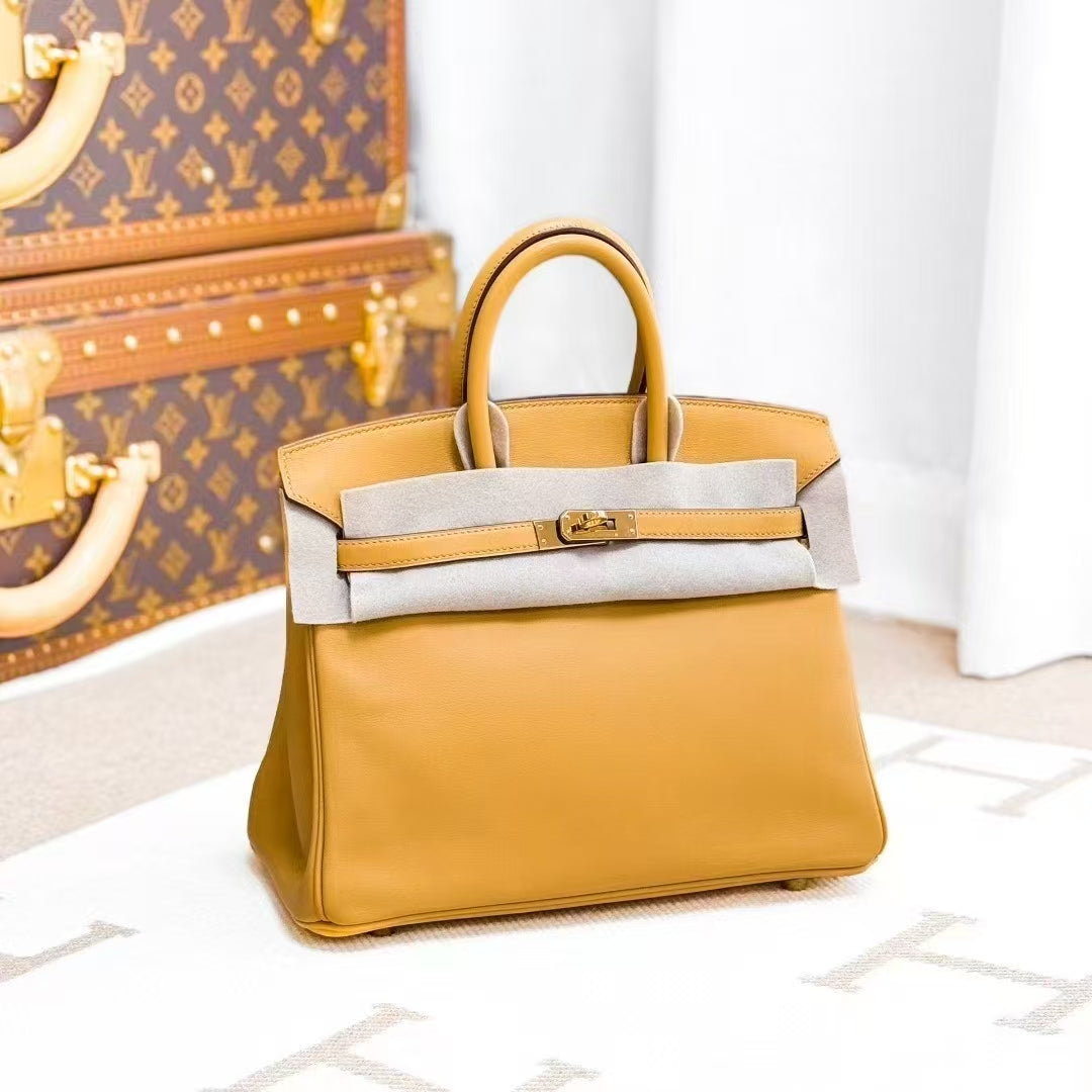 Hermes Birkin 25 in Sesame with Gold Hardware in Swift Leather