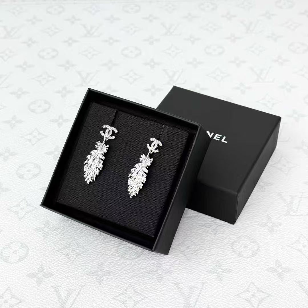 Chanel 25S Silver Full-Diamond Double C Feather Earrings