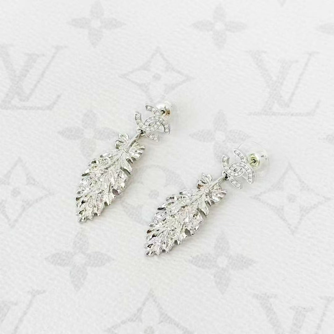 Chanel 25S Silver Full-Diamond Double C Feather Earrings