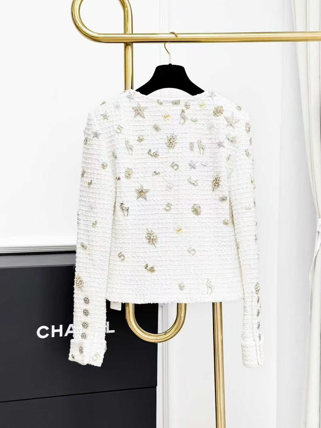 Chanel 22C Pre-Spring White Emblem Four-Pocket Jacket