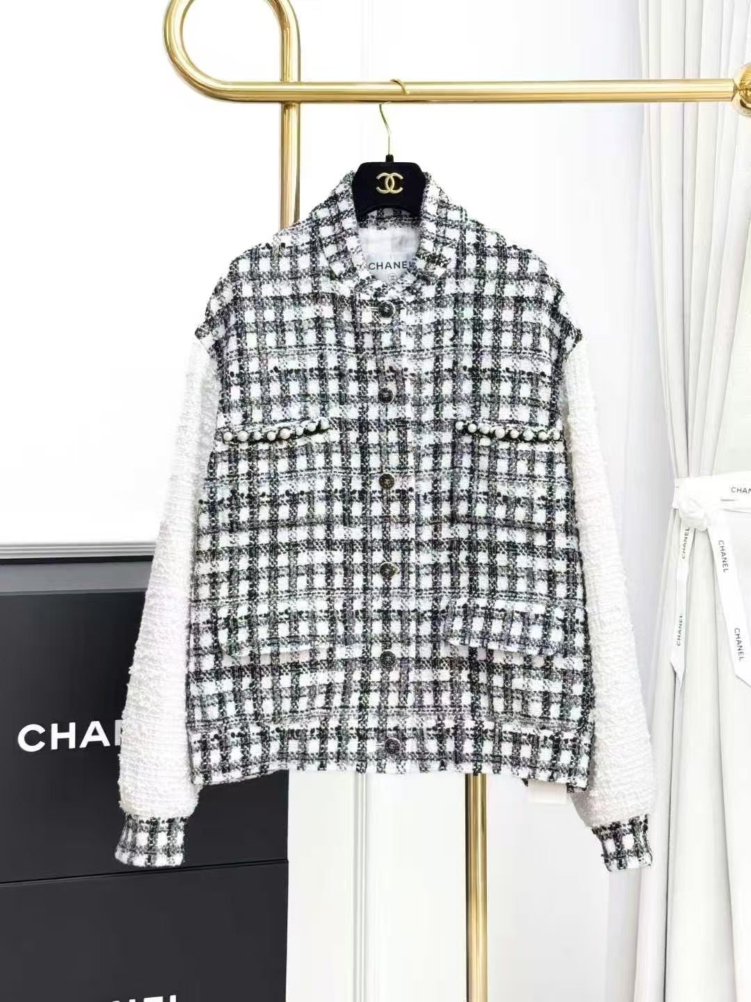 Chanel 25P Black and White Checkered Color-Block Long-Sleeve Jacket