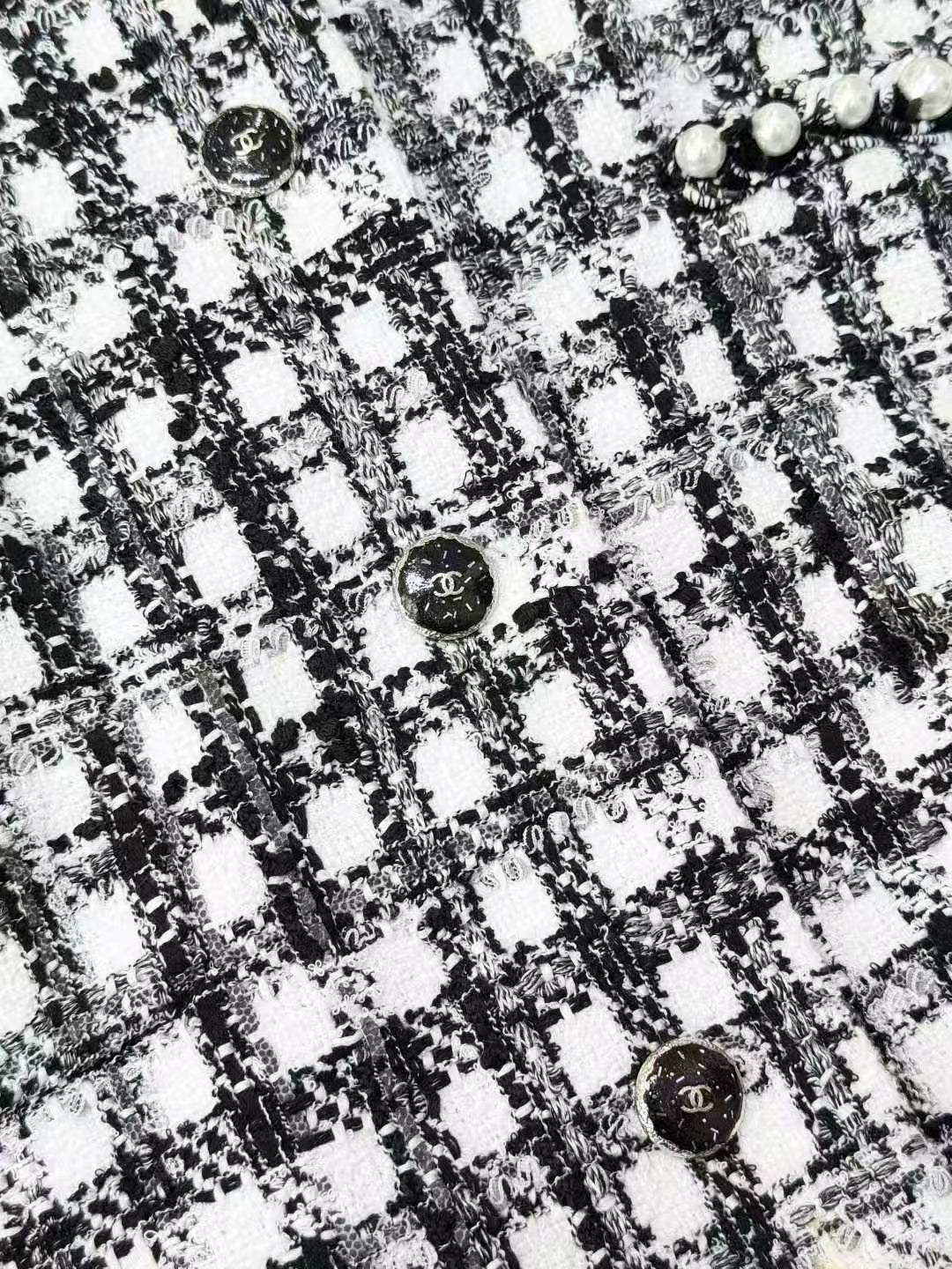 Chanel 25P Black and White Checkered Color-Block Long-Sleeve Jacket