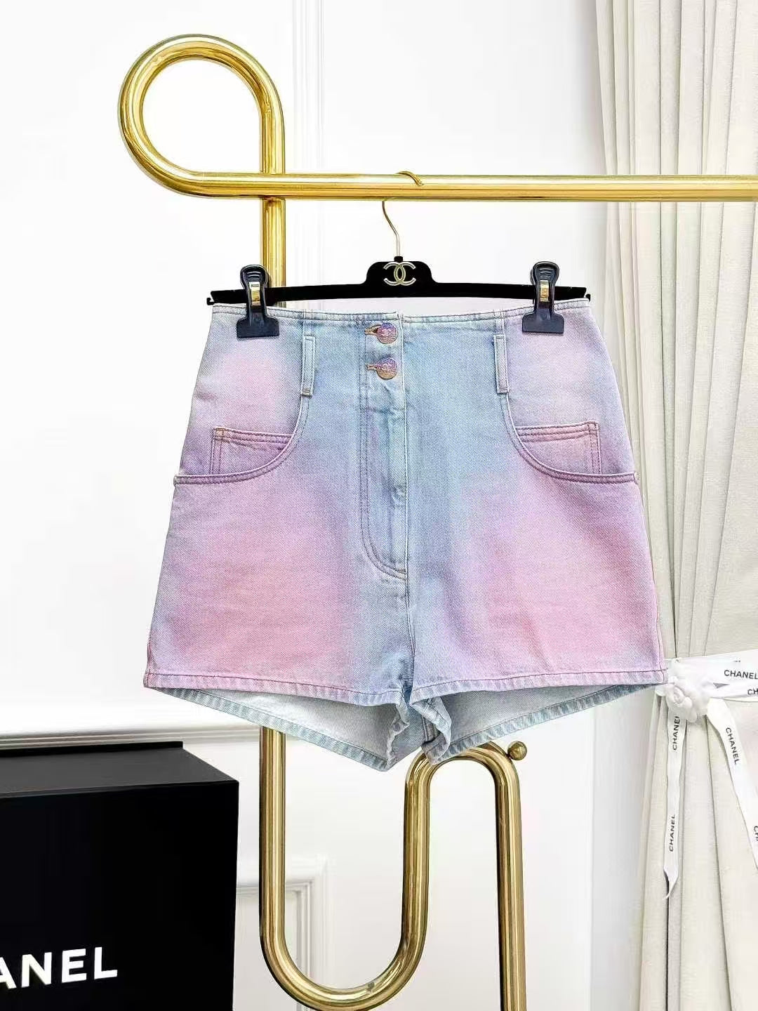 Chanel 24C Pre-Spring Pink Gradient Double C Diamond Buckle Denim Shorts